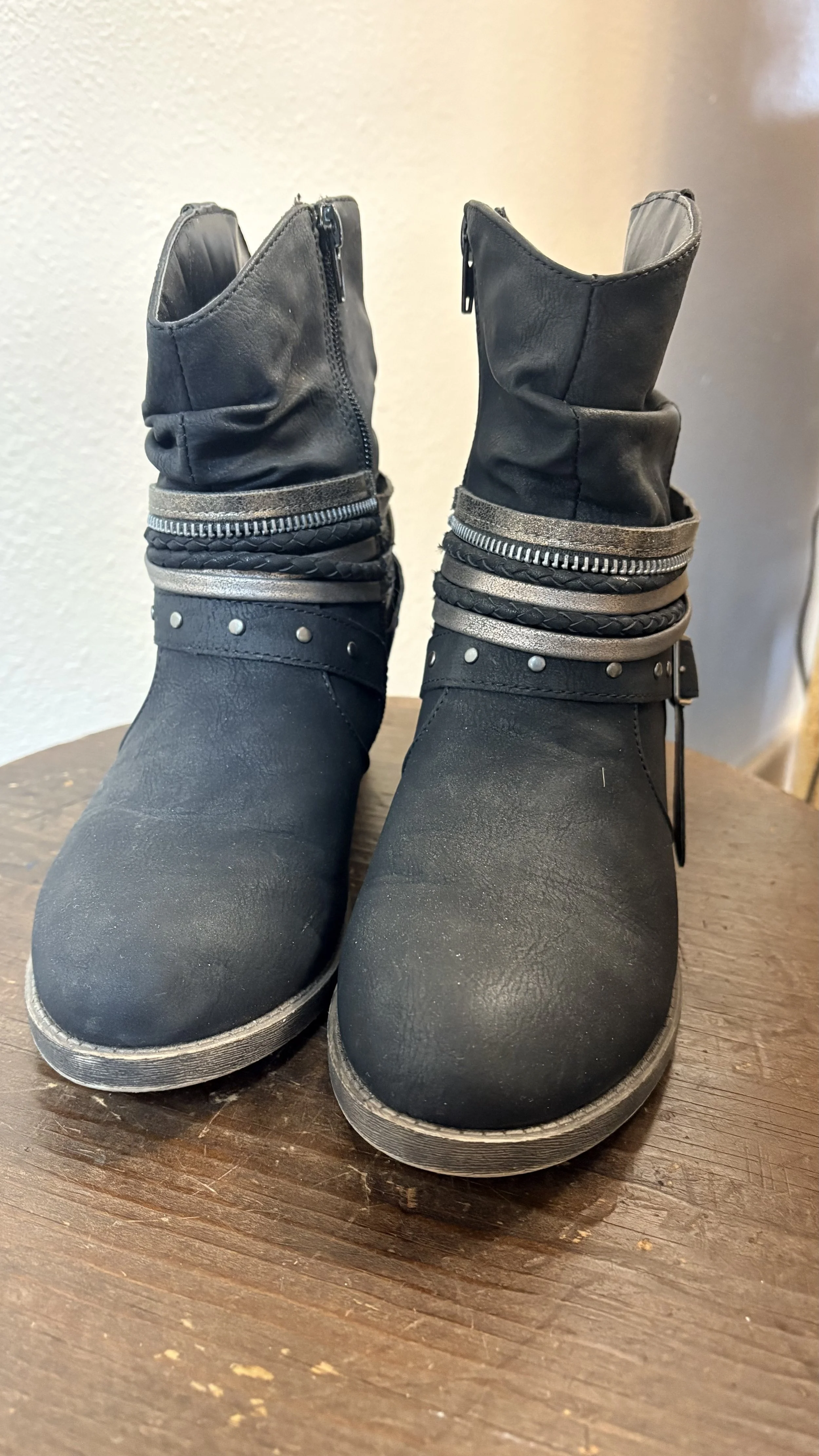 Jelly Pop Garbo Boots - Chic Black Size 6.5 | Like New