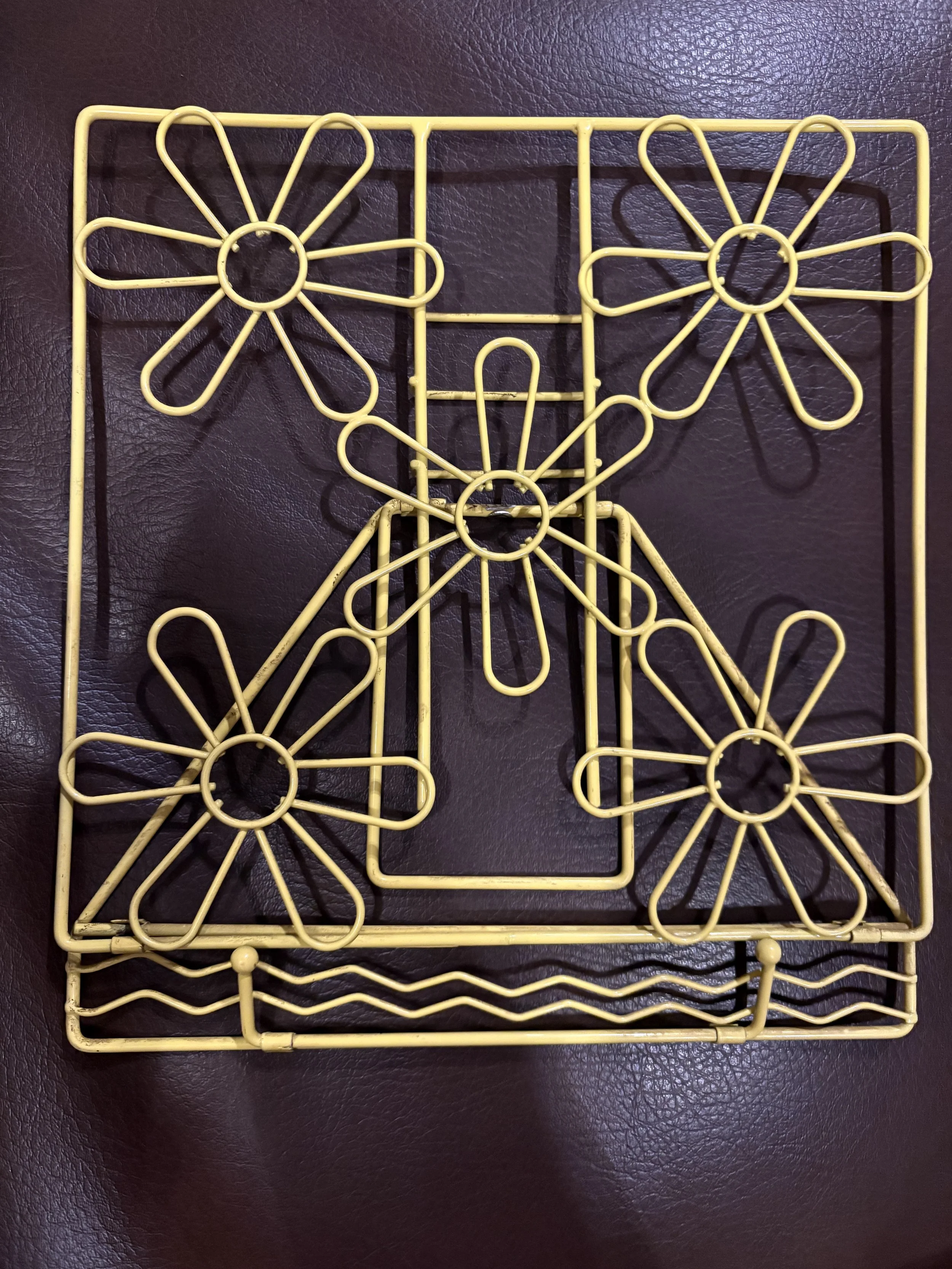 Vtg Yellow Daisy Book Holder #2.jpg
