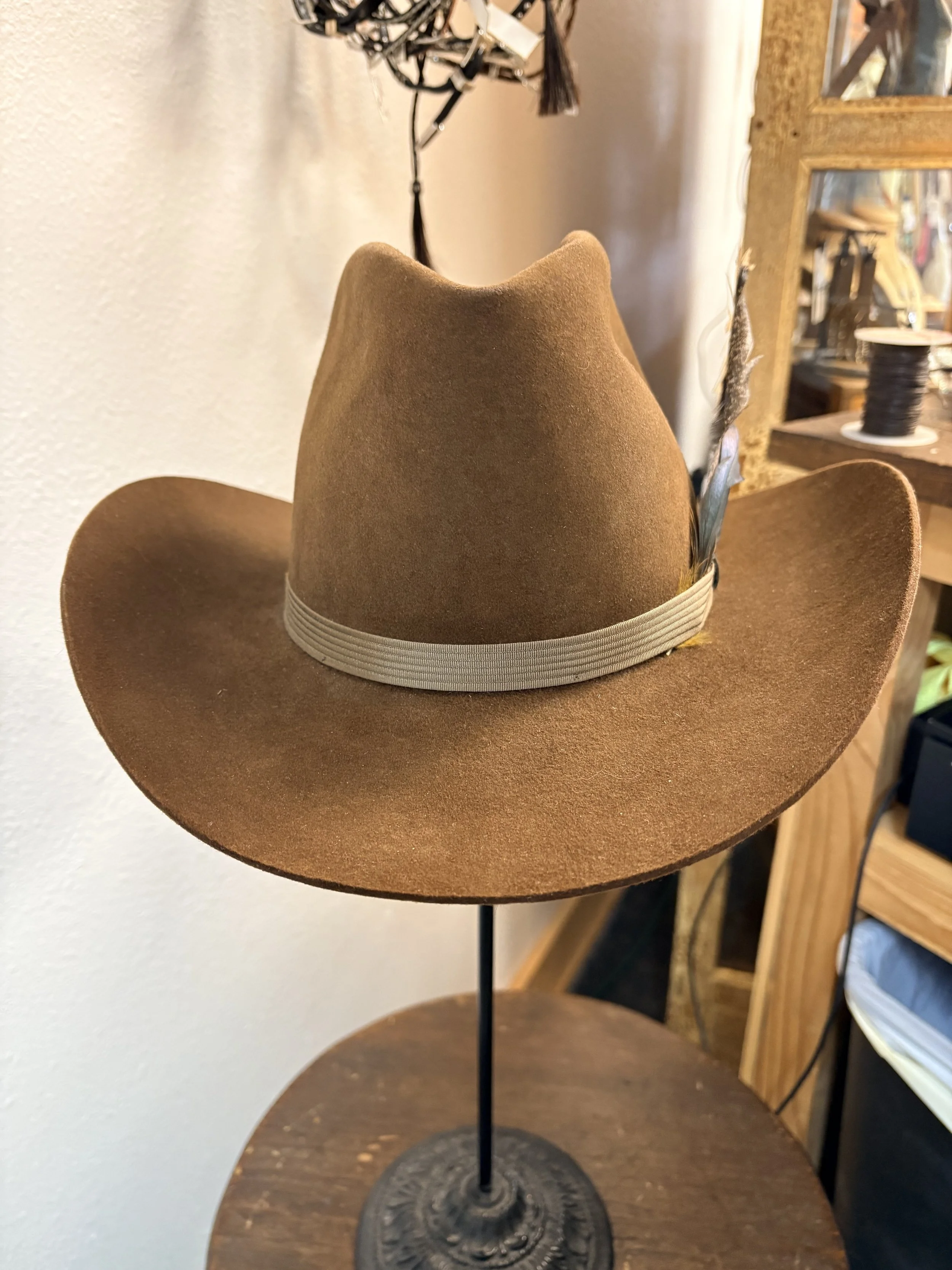 Vtg Brown Resistol wth feathers #1.jpg