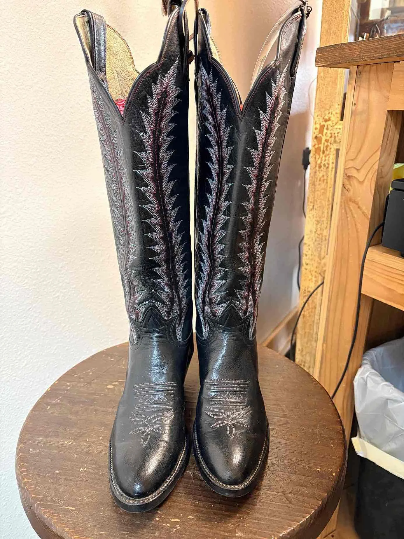 Ladies Black Tony Lama Vintage Boots - Size 8