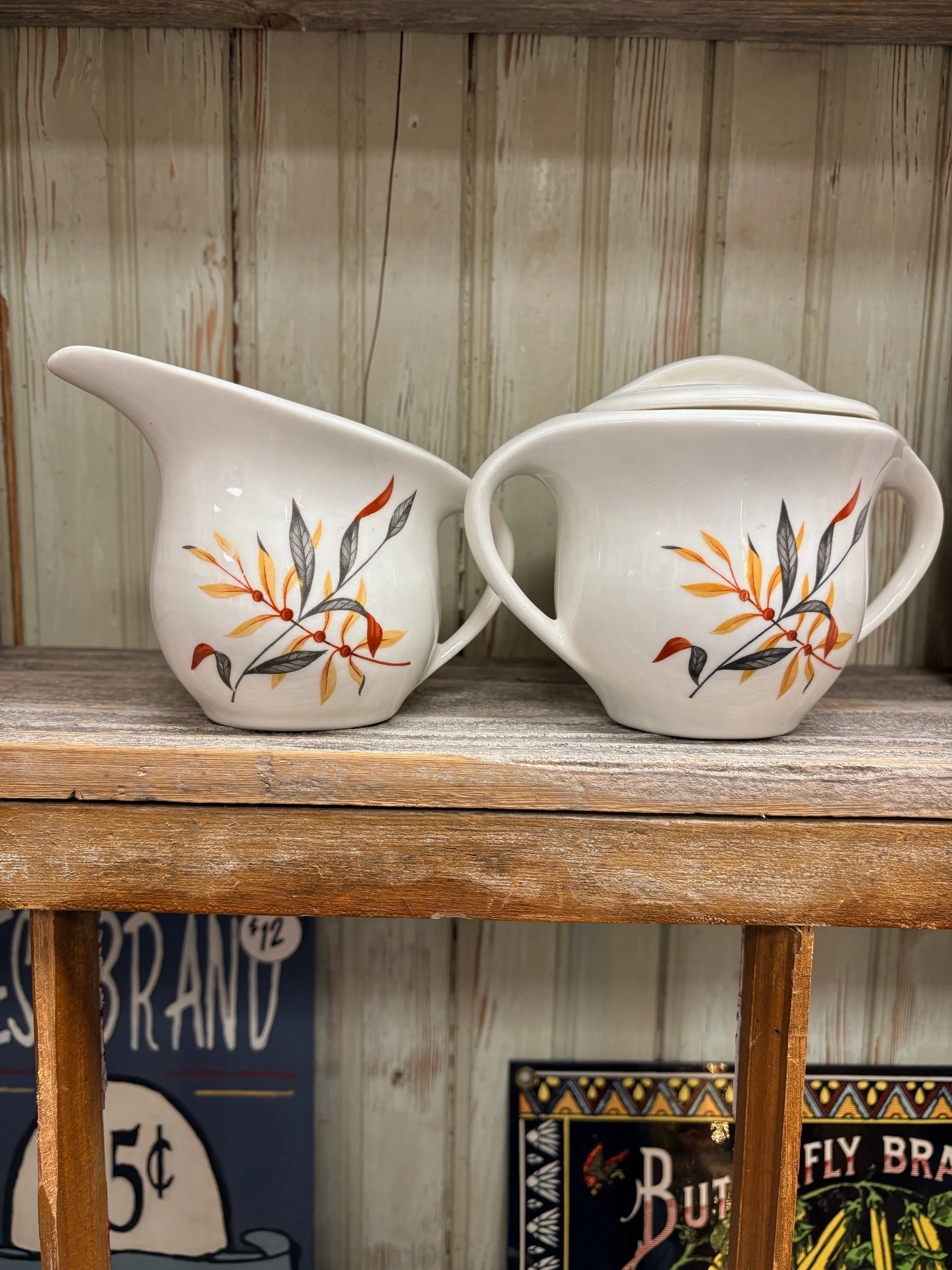 Woodvine by Iroquois Interplay Cream & Sugar Set