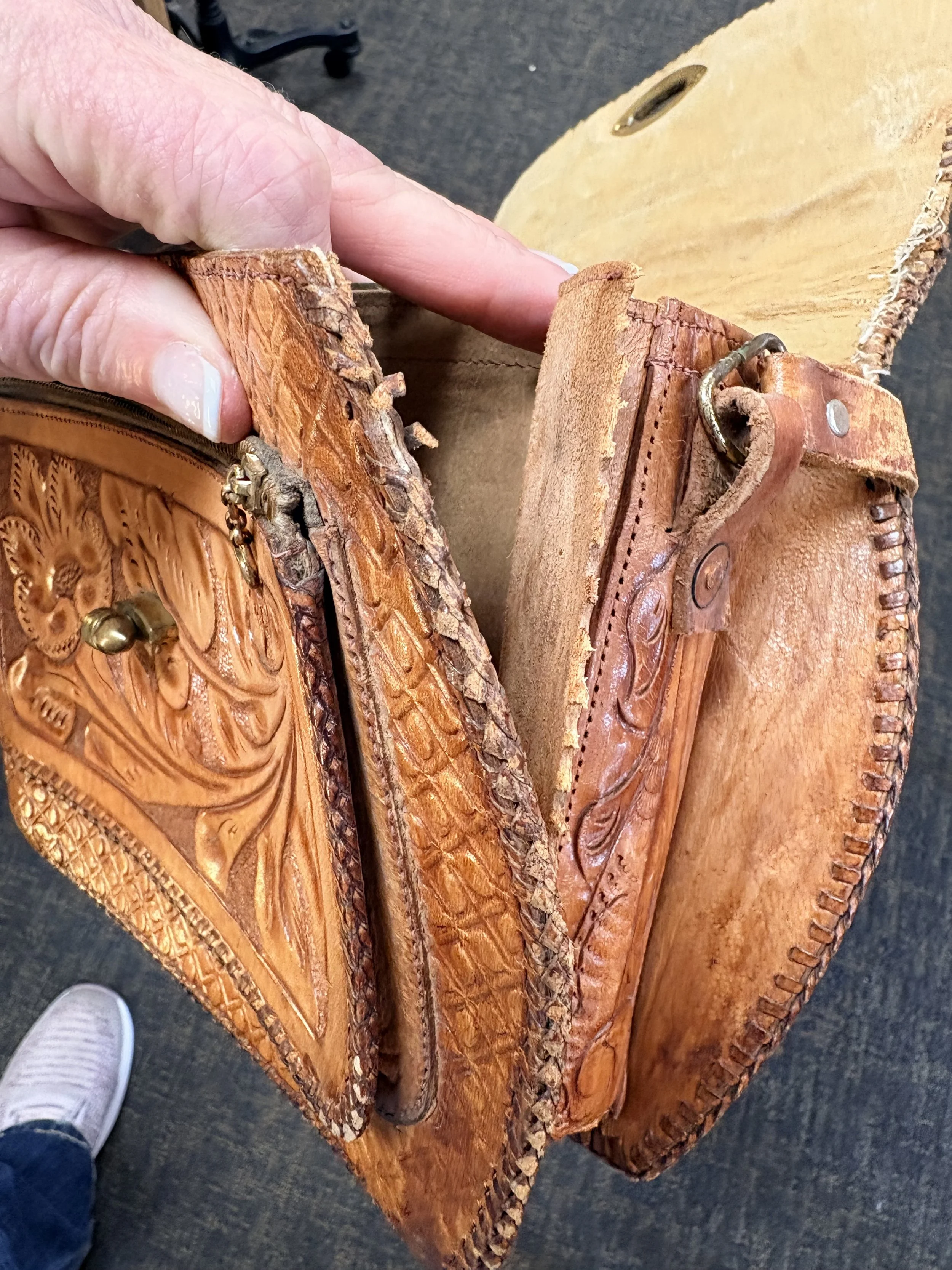 Vintage Tooled Purse #4.jpg