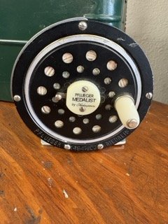 Vintage Pflueger Medalist 1494 1/2 CJ