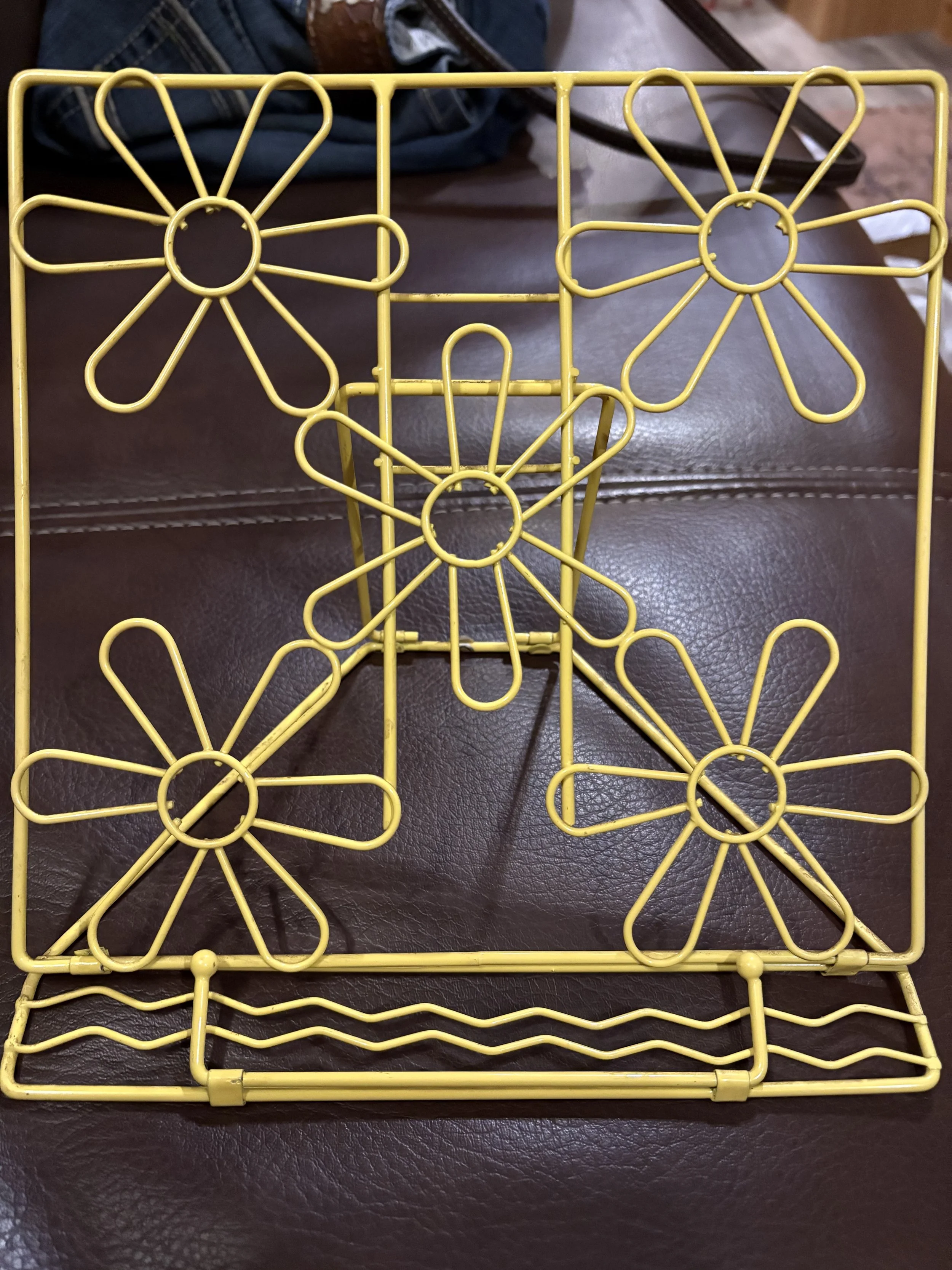 Vtg Yellow Daisy Book Holder #1.jpg