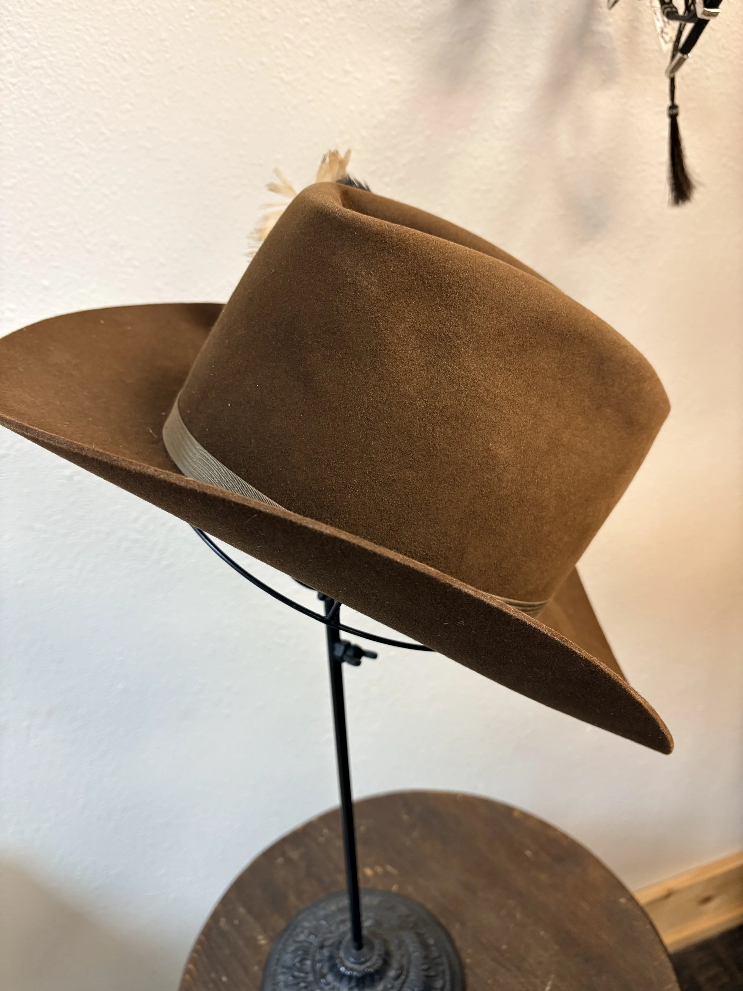 Vtg Brown Resistol wth feathers #4.jpg