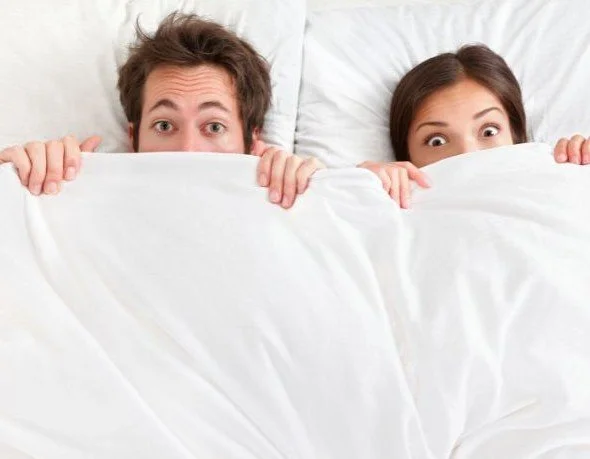 Illustration representing the connection between nervous system safety, relaxation, and pelvic floor muscle response during first-time sex.