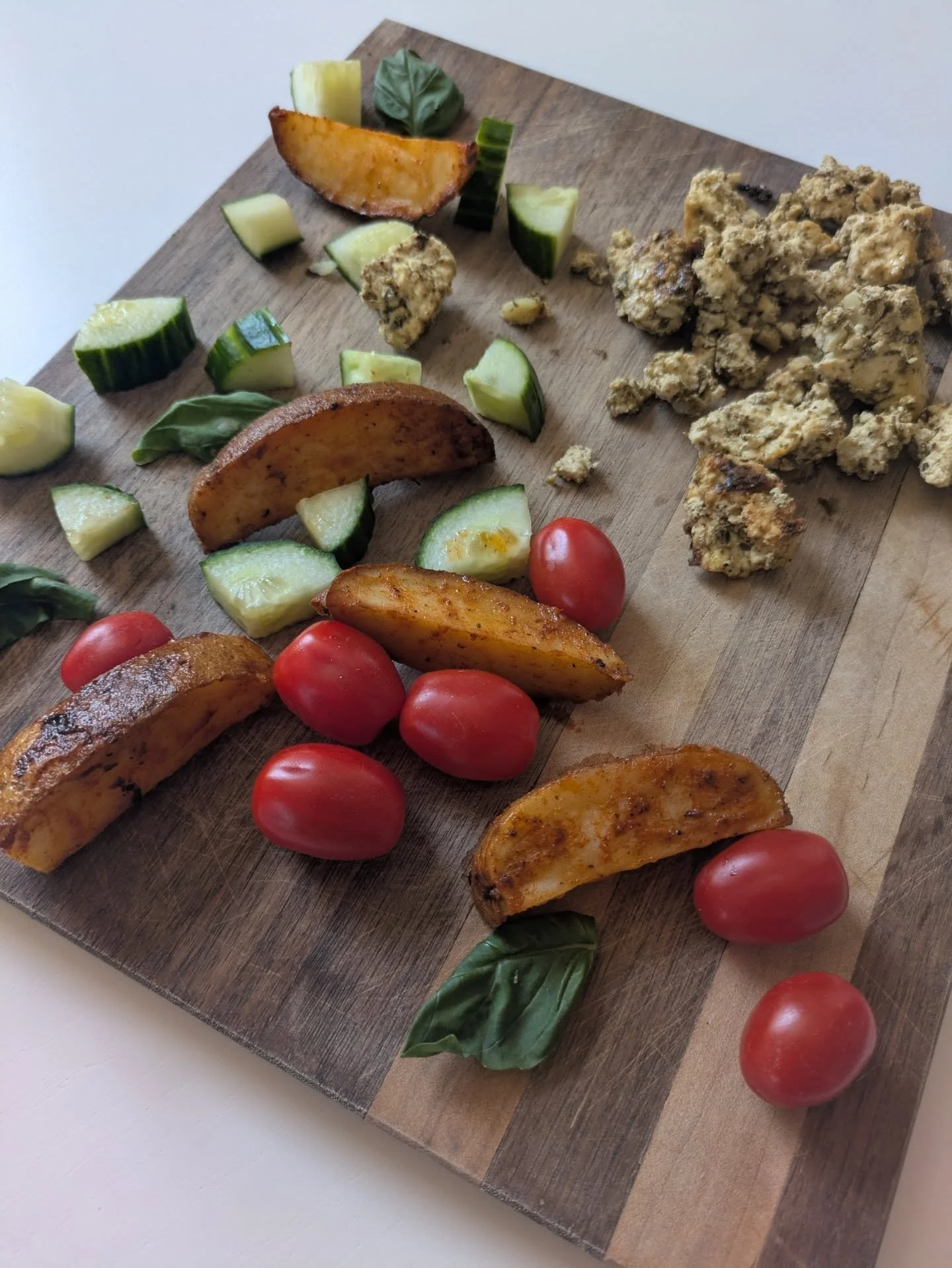 🍋 La recette du mois du Courrier du Club 🍋 

Ma championne du mois, Th&oslash;nnka, te met au d&eacute;fi de cuisiner une assiette de poulet/tofu au citron, ail et origan avec en accompagnement des patates au four d&eacute;licieuses et une salade s
