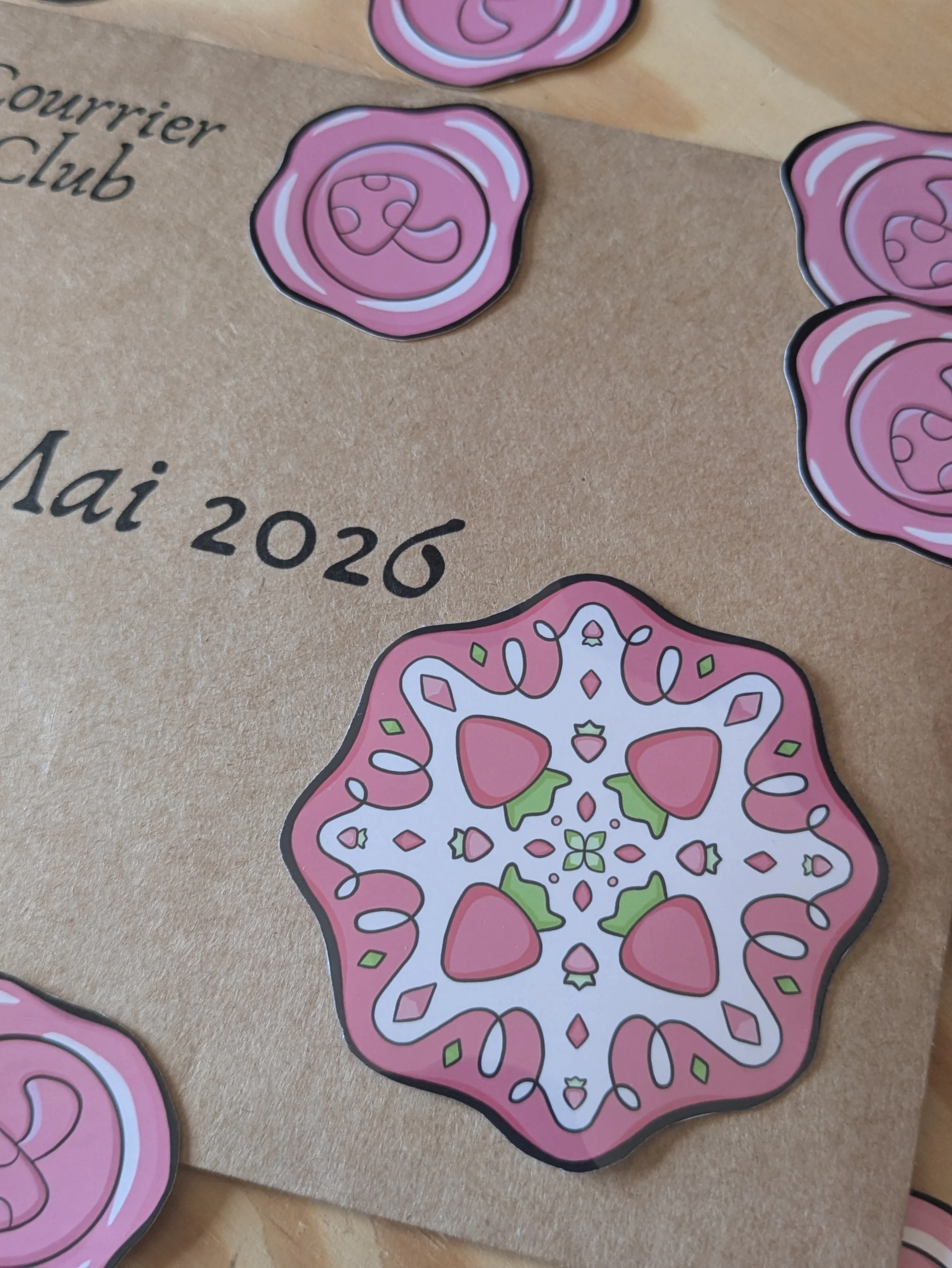 2Sticker_AnthoCourrierMai2026-Badge.jpg