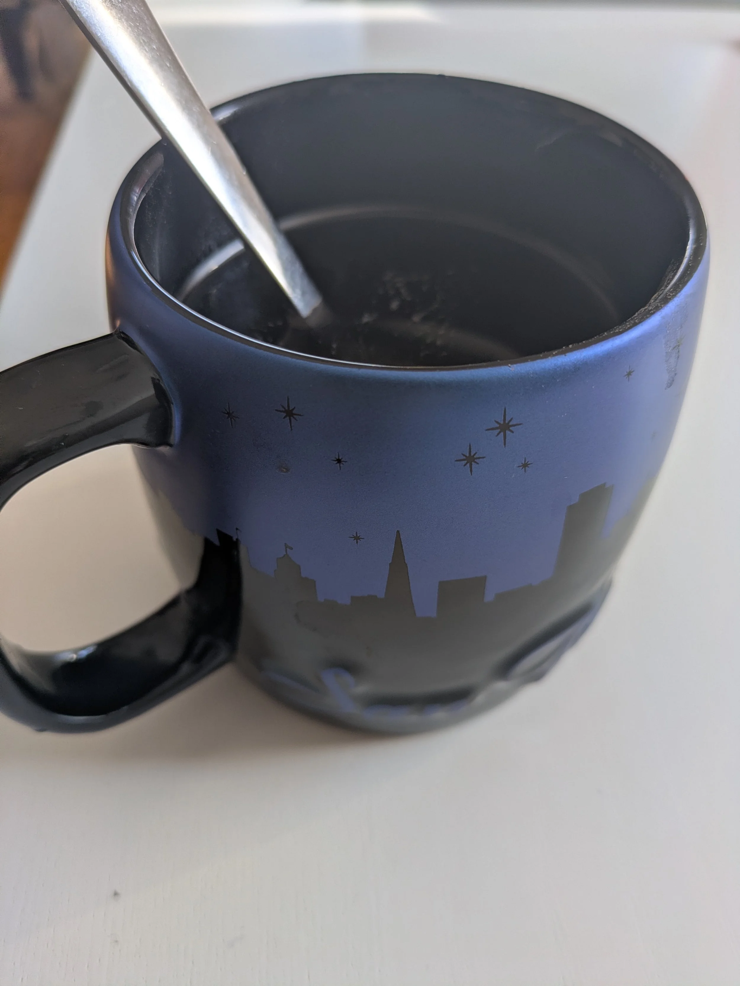 Une soupe offerte par une amie dans une tasse
