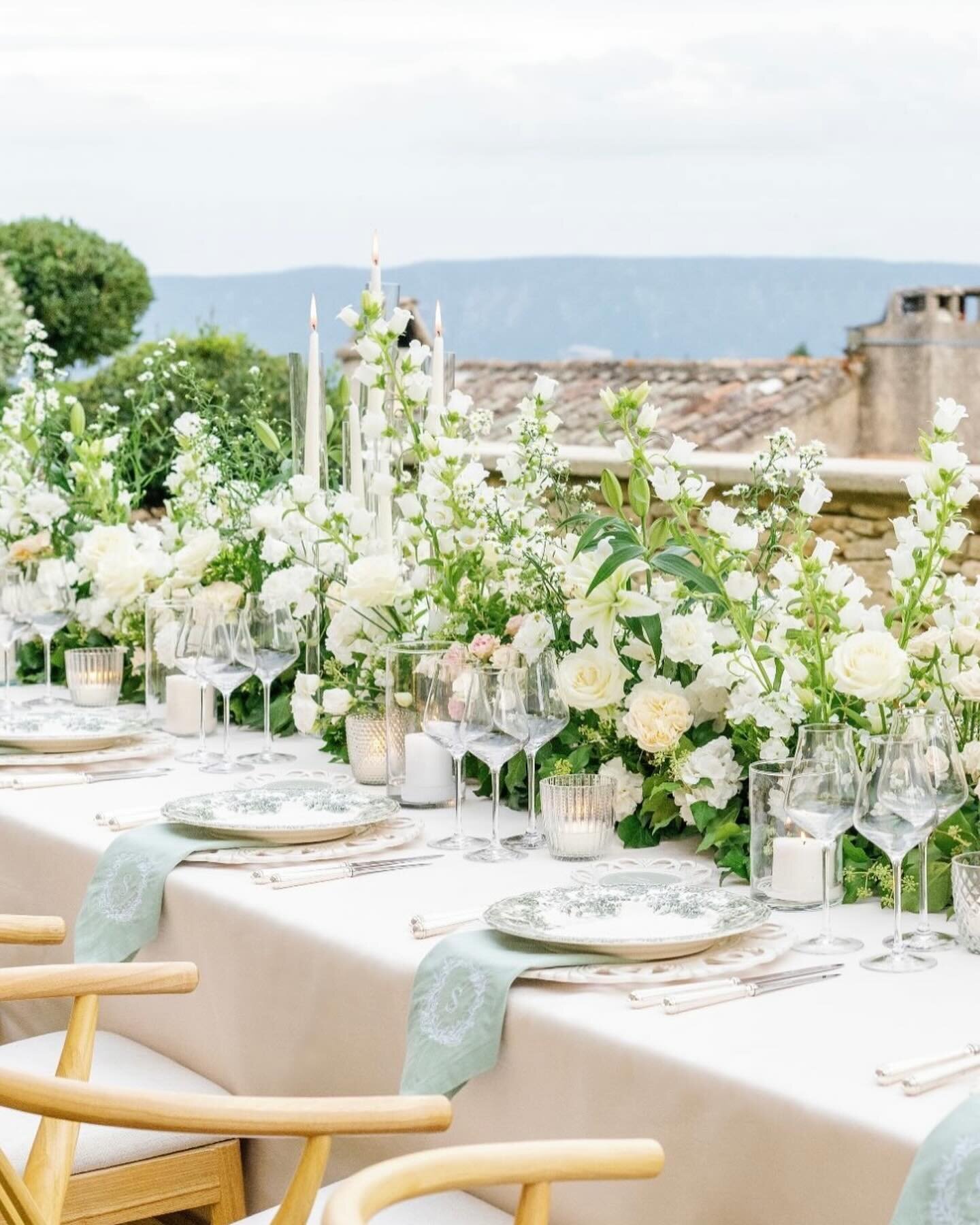 Stacy &amp; Max added a touch of class to their dinner table decor with personalised, embroidered napkins. Available in a range of colours to match your theme, the possibilities are endless!

Planning &amp; Design: @whiteedenweddings 
Photographer: @