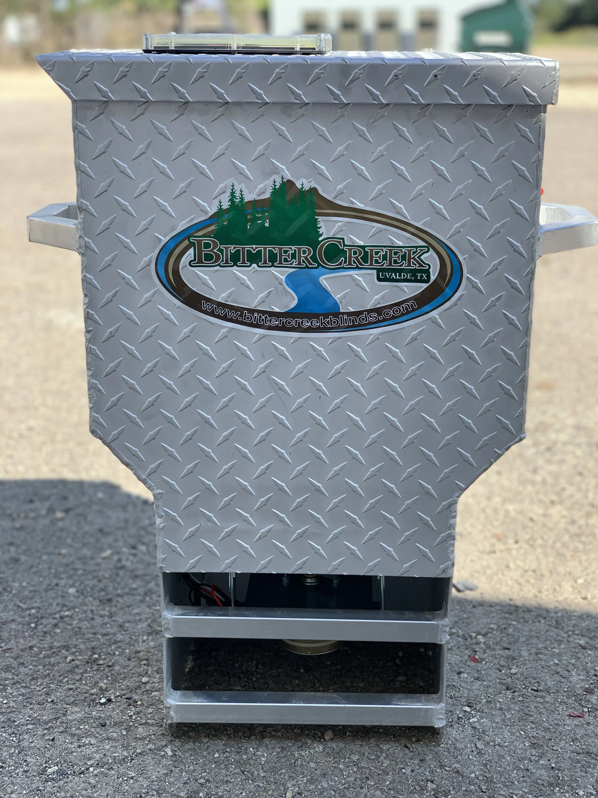 Road Feeders All Aluminum Hitch Feeders Bitter Creek Blinds