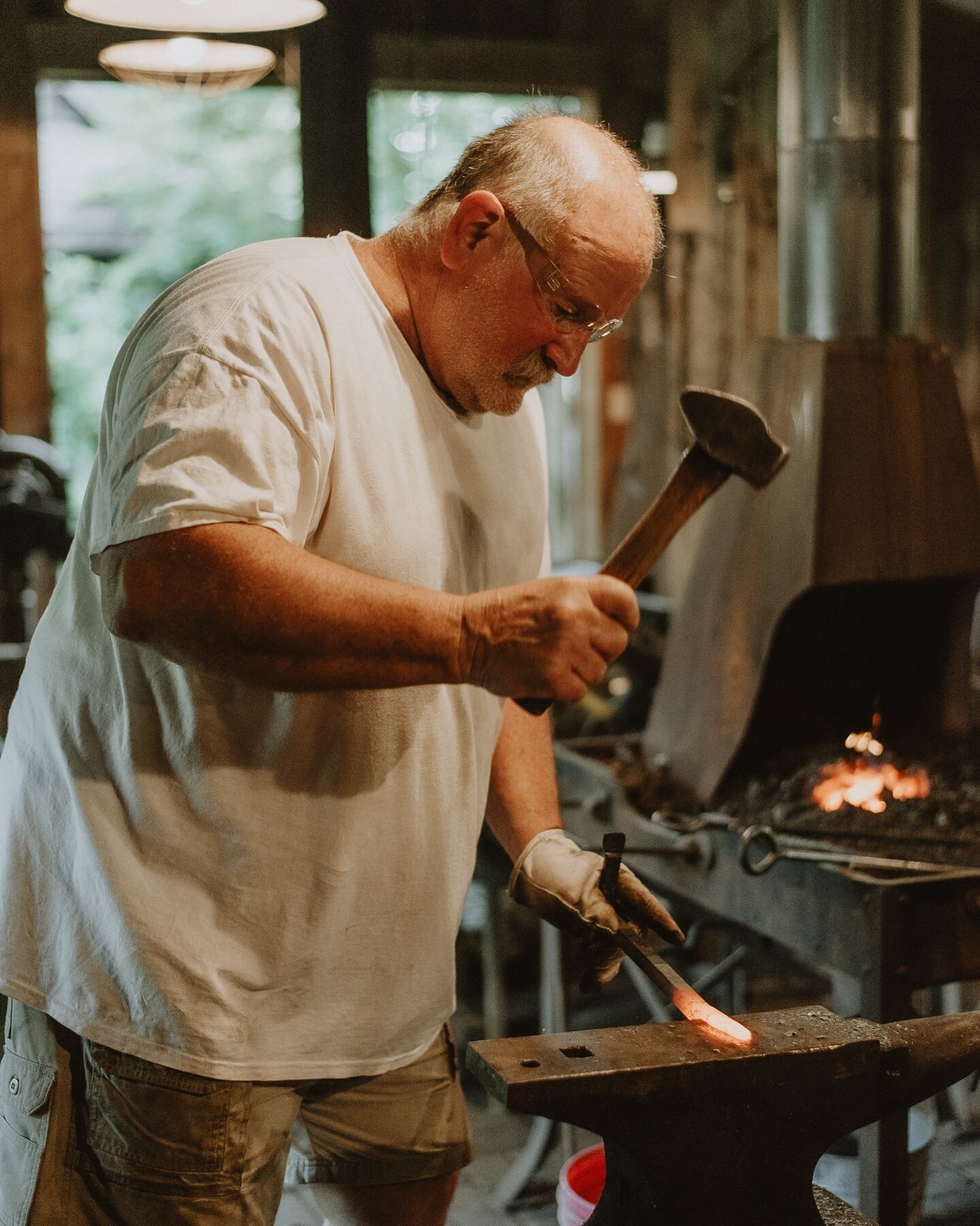 artisans and creators: Mark the blacksmith⁠
⁠
⁠
Mark Heisdorffer works with The Villages Folk School that is based in Keosauqua, IA. For more information on the classes that they offer, visit their website www.villagesfolkschool.com⁠
⁠
#villagesofvan