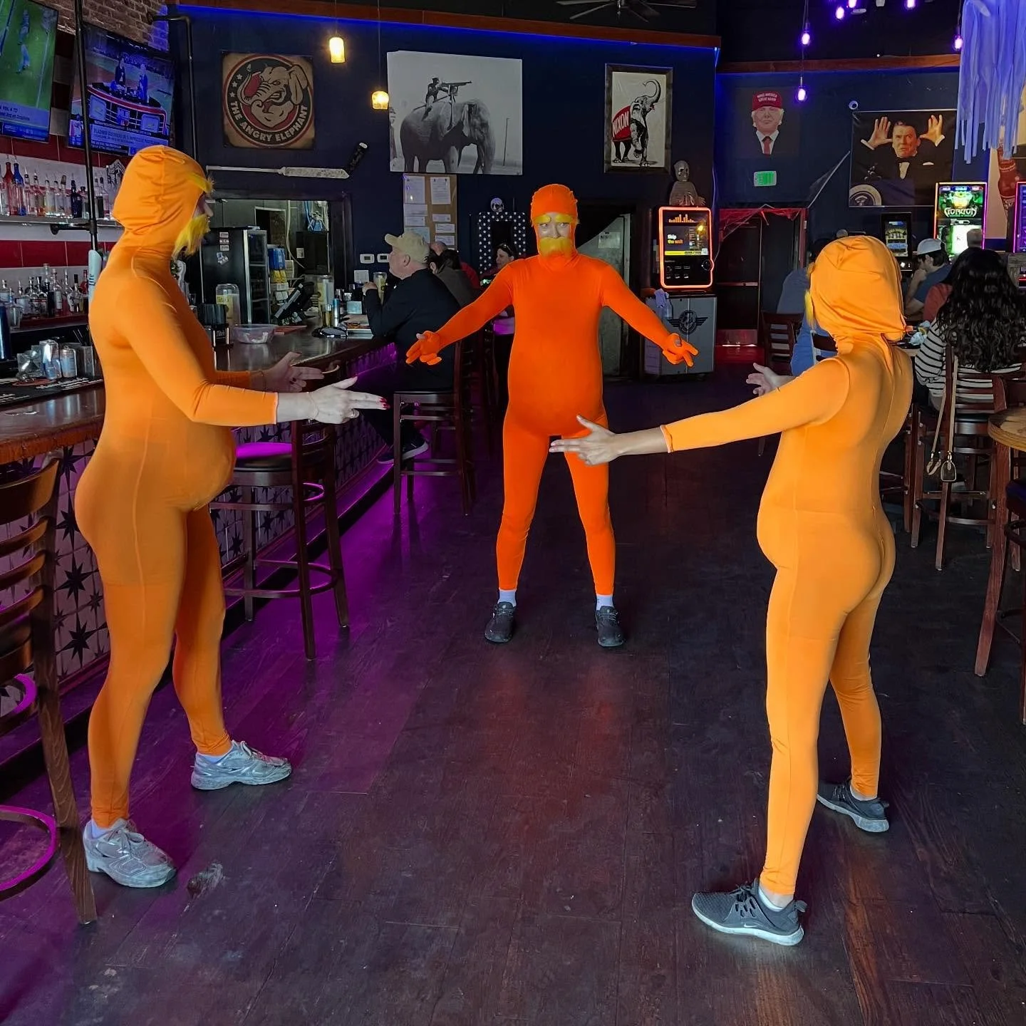 THE LORAXES HAVE INVADED THE ROO PUB x ANGRY ELEPHANT HALLOWEEN PARTY 😱
#TheLorax #Halloween #TheRooPub #TheAngryElephant