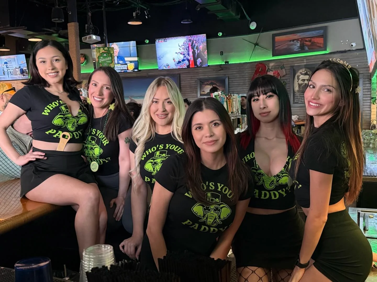 The Roo Pub 🦘 &amp; Angry Elephant 🐘 St Patrick&rsquo;s day Block Party!🎉🍻🍀 
Thanks for joining us 🍀🍀🍀 
Same time next year? 😉💚 
#TheRooPub #TheAngryElephant #StPatricksDay #BlockParty