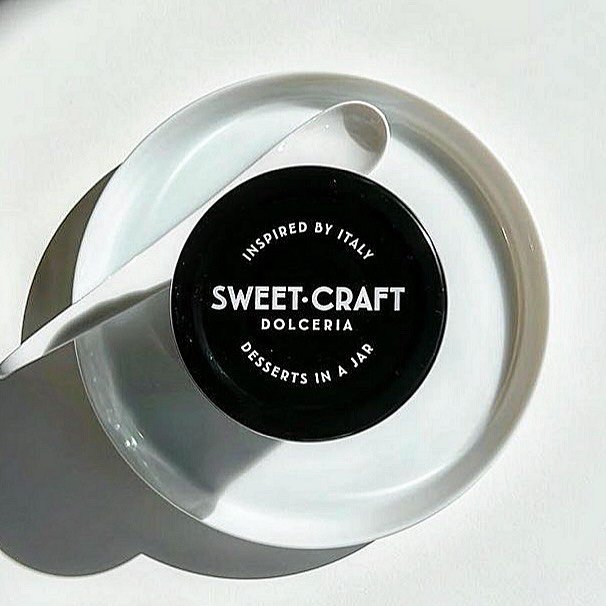 Sunny weekend relax mode with your favorite dessert in a jar ☀️ What flavor is under your Sweet Craft lid?

📸 @noonnamu 

#SweetCraftDolceria #DessertsInAJar #weekendvibes