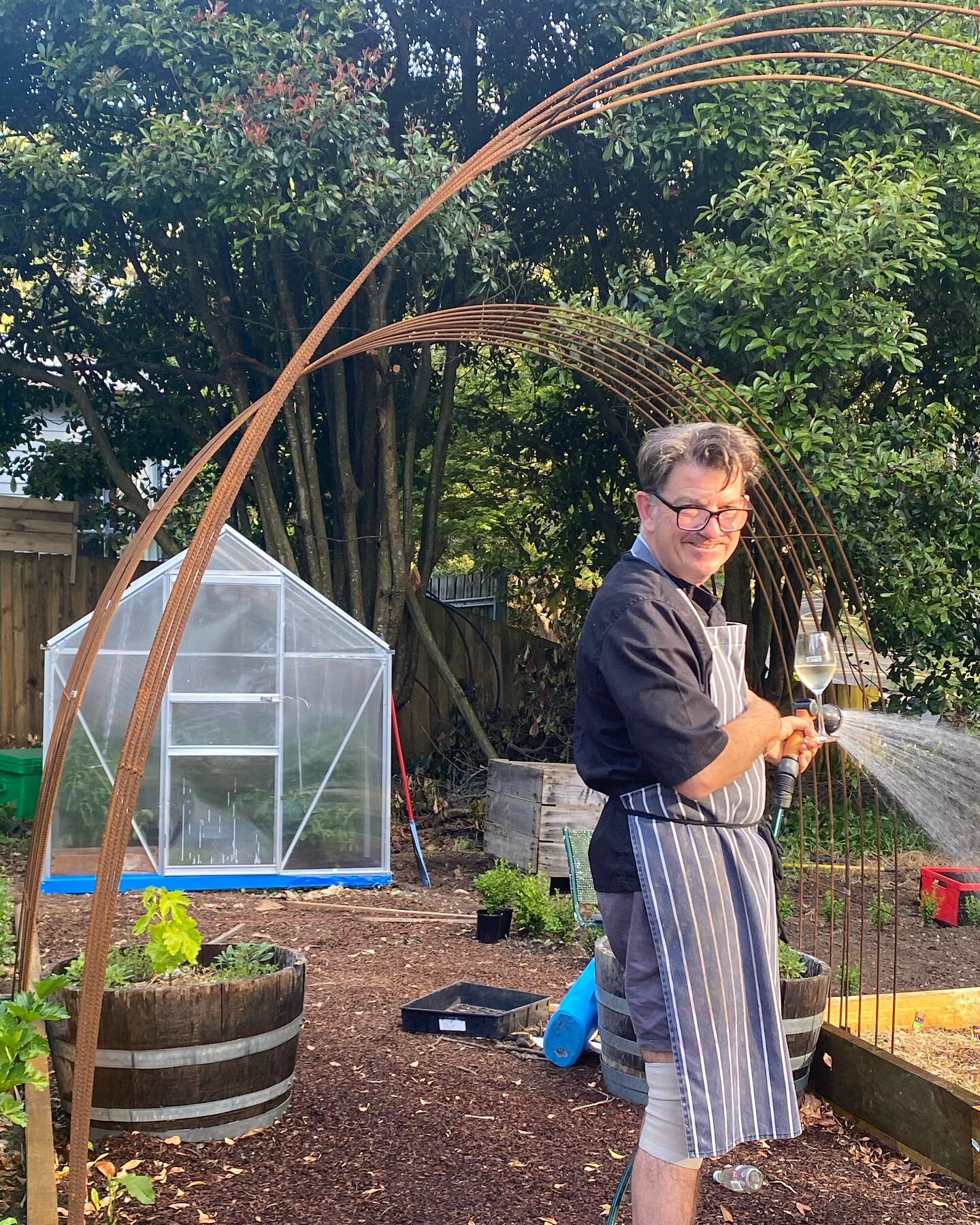 Wasn&rsquo;t exactly the pose I was looking for however the plants need talking to&hellip;.. don&rsquo;t they!! #wine #talkingtoplants #dandenongranges #bedandbreakfast #chardonnay #takeabreak