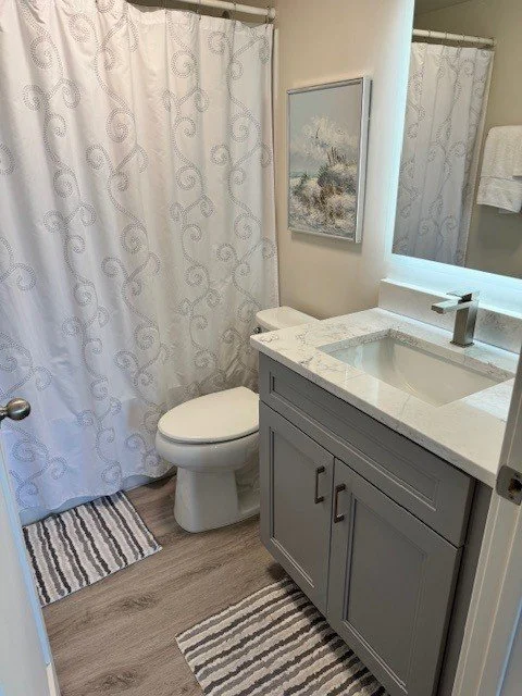 Guest bath with tub/shower