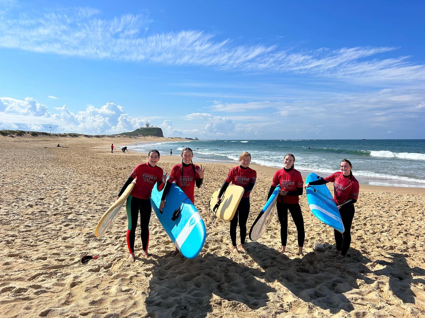 Perfect conditions for todays beginner lessons. The girls went amazing 🔥💃#surfing #fitness #beachlife