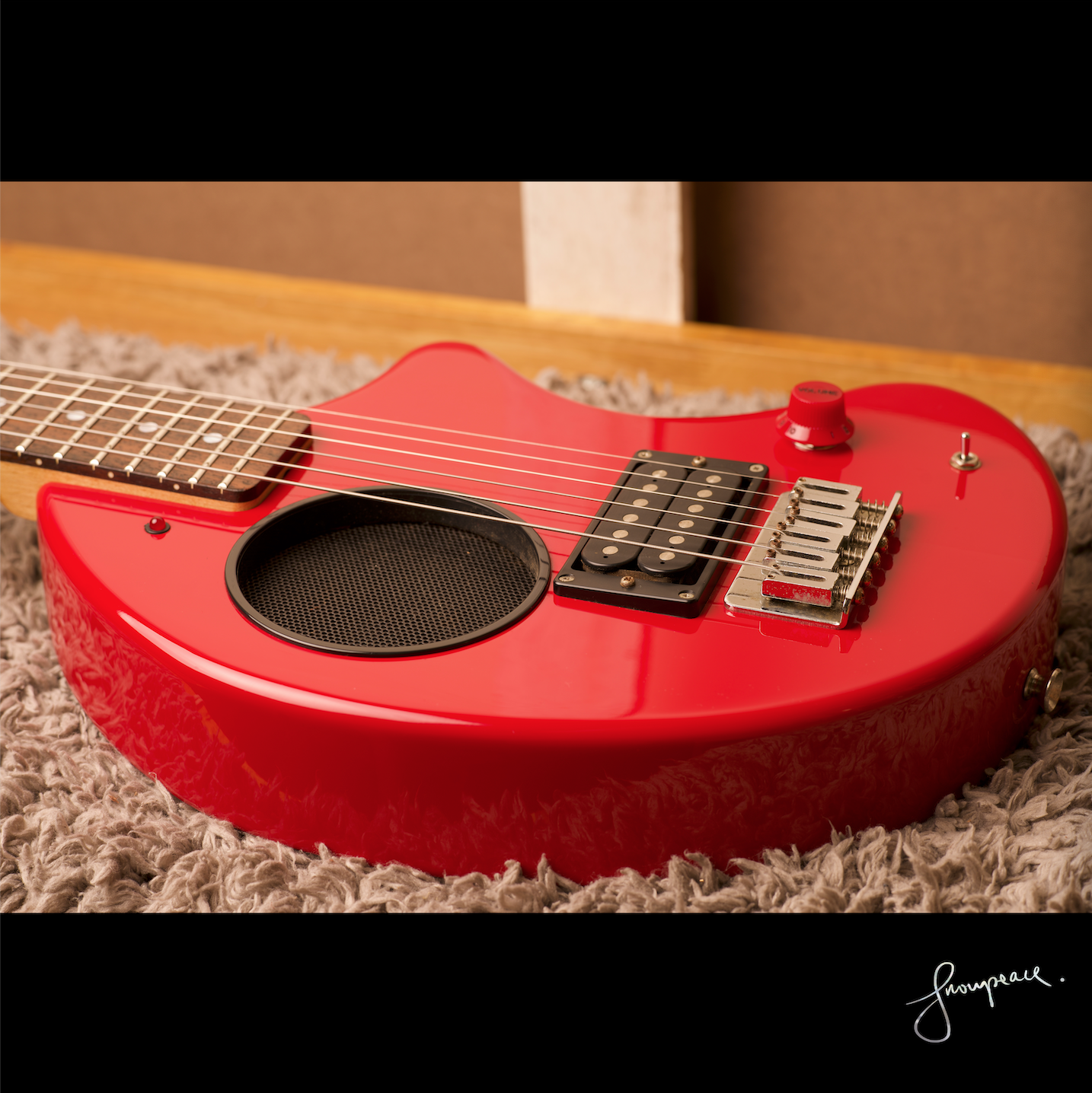 #438「呢支結他好玩喎！」“What a fun guitar to play with!”