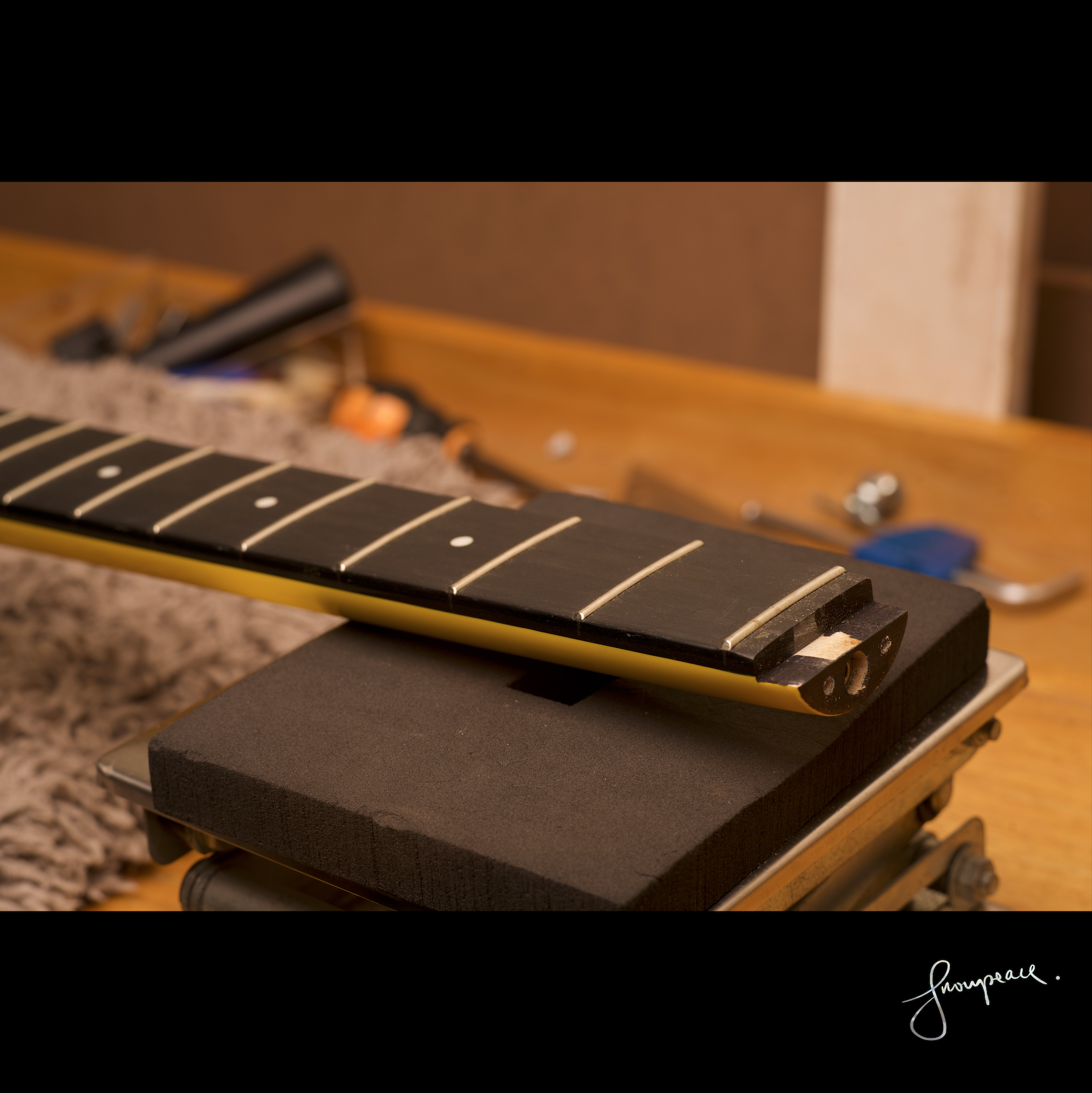 #444「Setup一支無頭Steinberger~」“Setting Up this Steinberger Guitar”