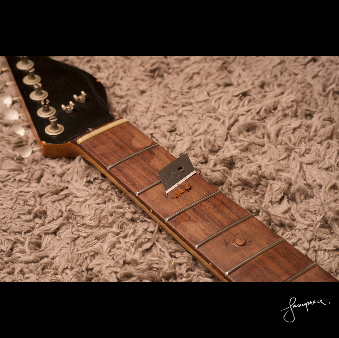 Vintage Guitar repair.png