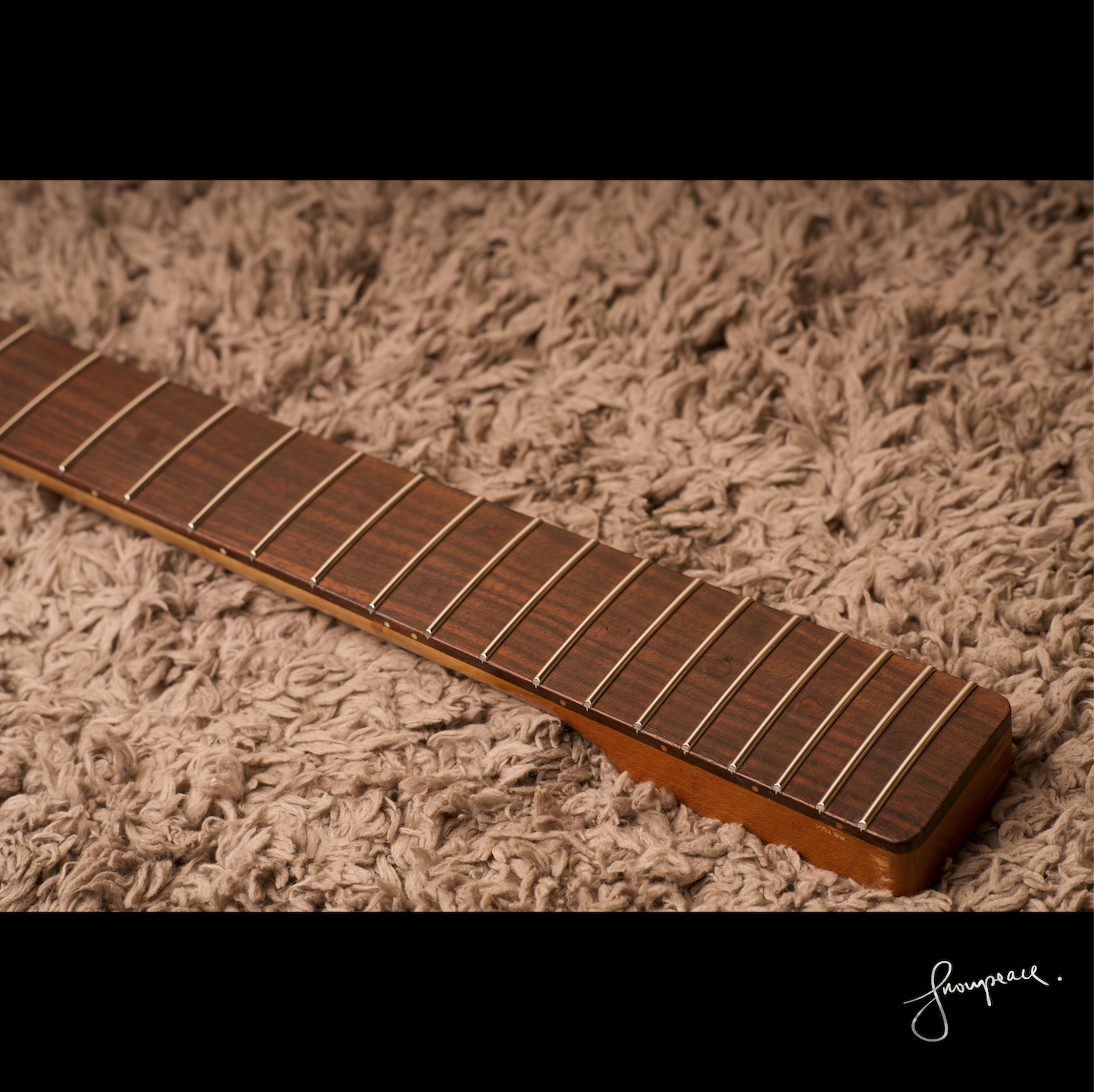 Rosewood Fretboard.png