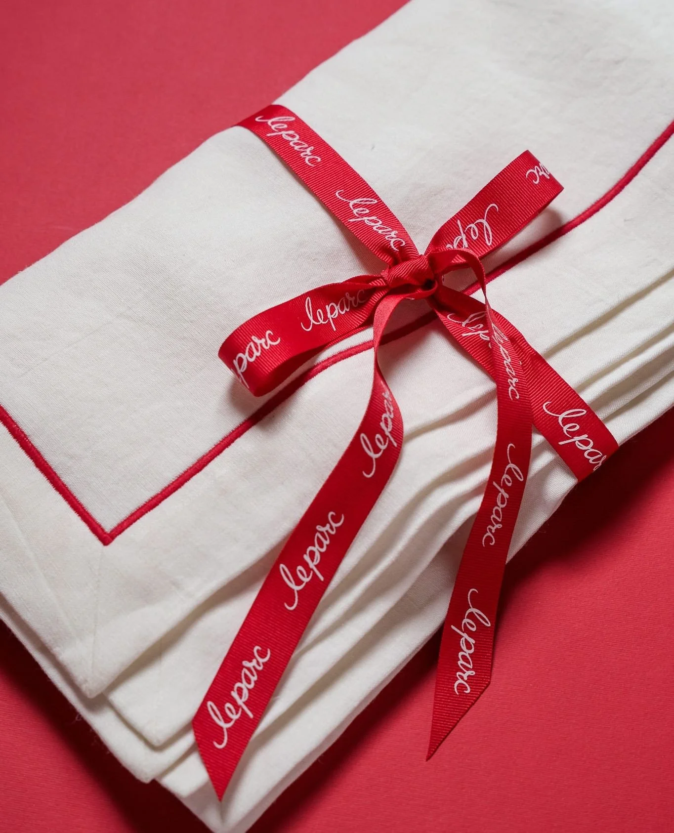 This Mother&rsquo;s Day, give her something timeless and classic. Gingercat embroidered linen placemats for beautiful table settings.⁠
⁠
#mothersday #gifts #retailemporium #leparc⁠
