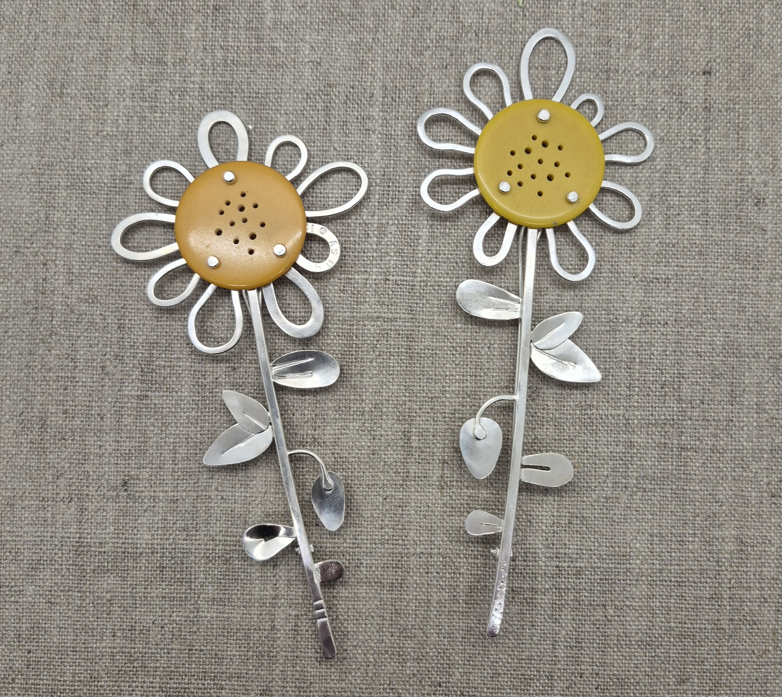 sunflower brooch.jpg