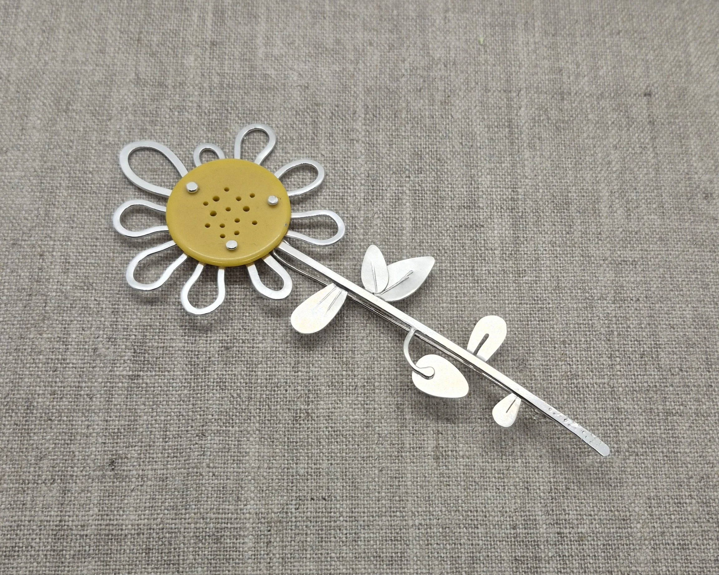 sunflower brooch (2).jpg