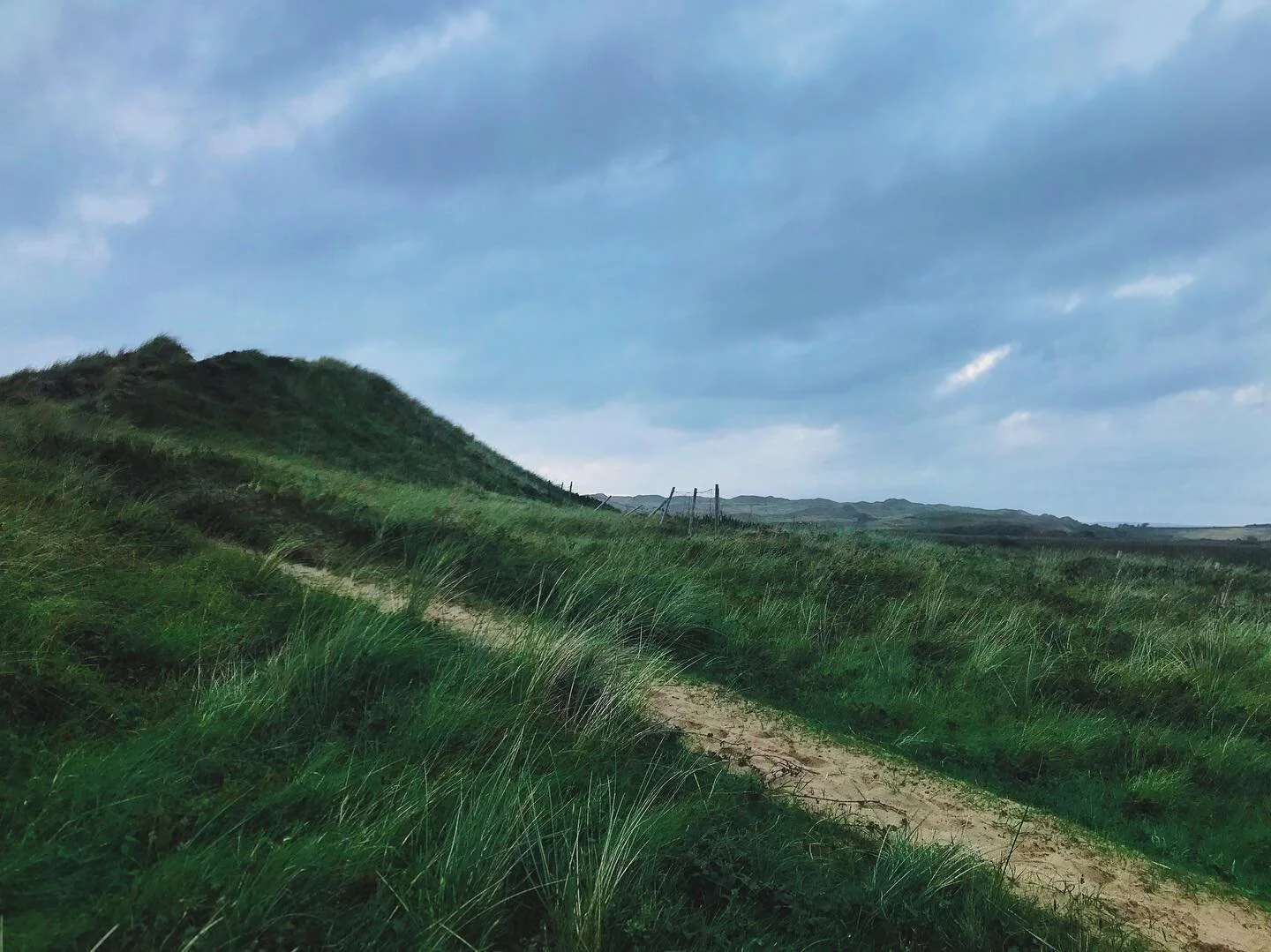 #GetLost #NatGeoAdventure #wales #rhosilibeach #walesphotographer #waleslandscape #walesnature #landscapephotographer #burton #walesbeach #theholiday #dreamlife #thelordoftherings #landscapephotographer #naturephotographer #Nature_Worldwide_Miracles 