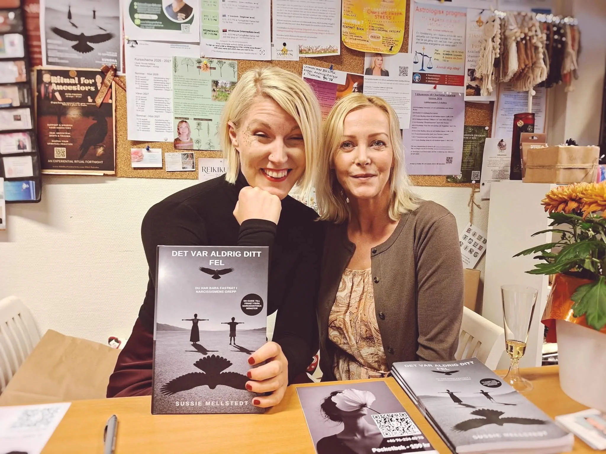 Läsare på bokrelease för svensk bok om narcissism