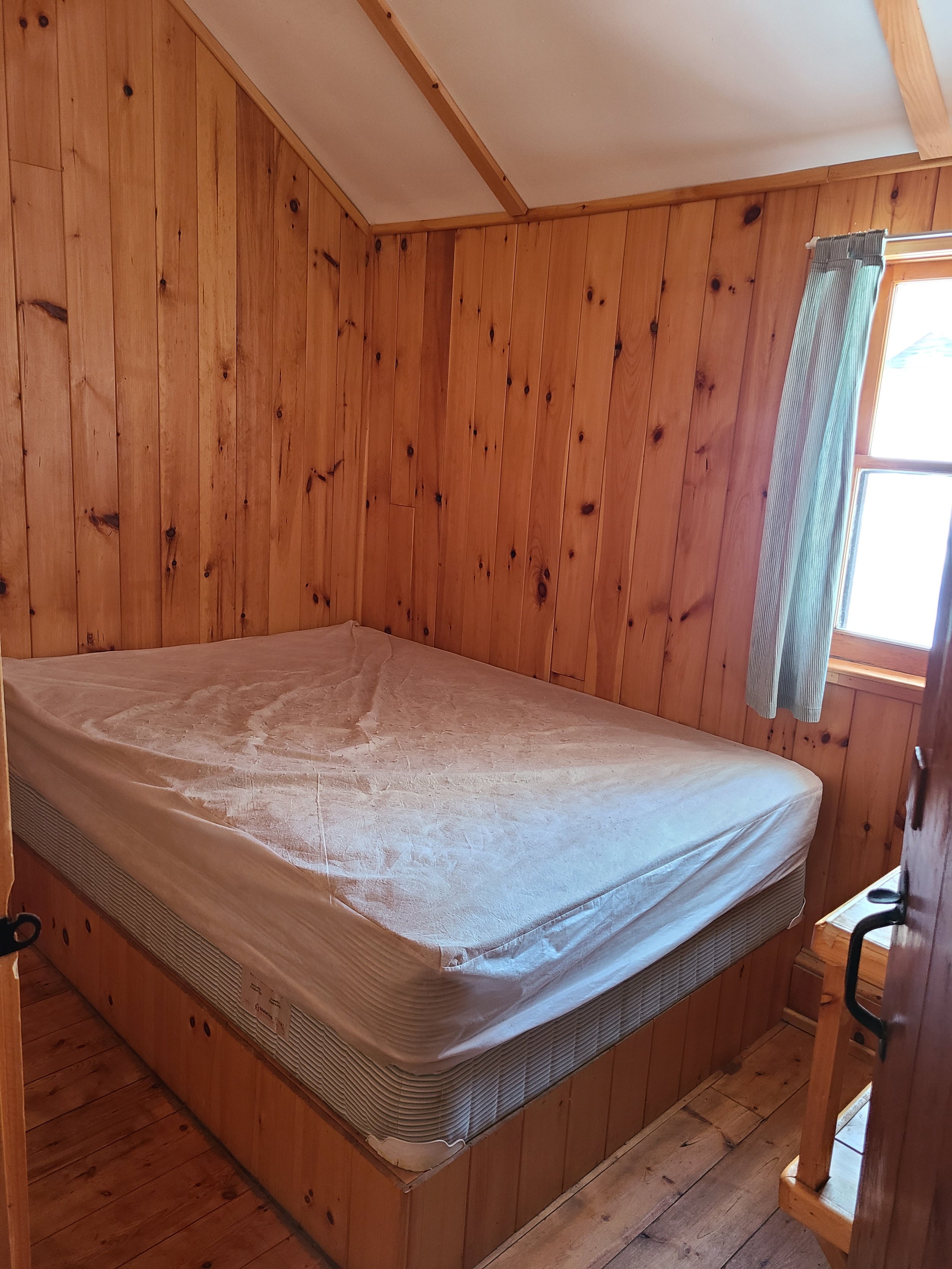 Cottage 5 2 Bedroom Waterfront Rental — Pineridge Cottages