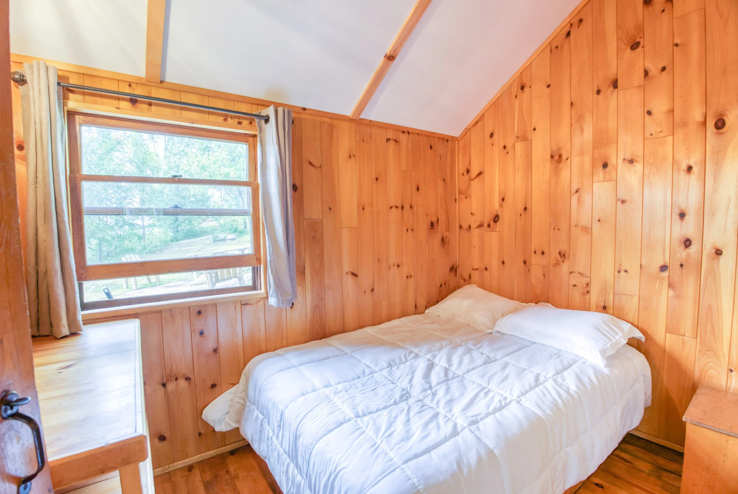 Cottage 2 - bedroom.jpg