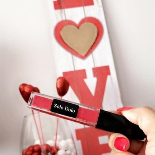 diva+dannett+BOUTIQUE+_SOLO+DOLO_MAKE-UP_COSMETICS_lip+stick_lIP+GLOSS_red_valentine.jpg