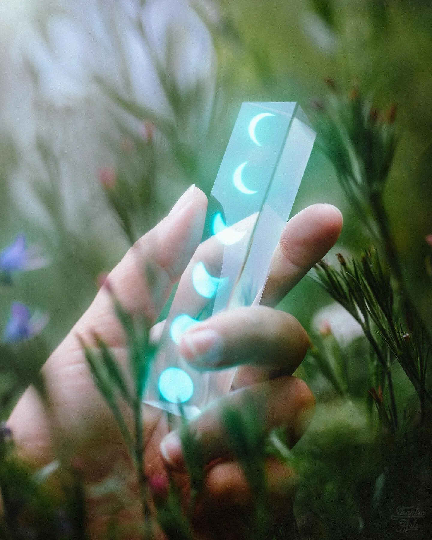 &ldquo;𝙃𝙤𝙡𝙙𝙞𝙣𝙜 𝙩𝙝𝙚 𝙈𝙤𝙤𝙣𝙨&ldquo;
&bull;
&bull;
&bull;
🌙🍃
&mdash;&mdash;&mdash;&mdash;&mdash;&mdash;&mdash;&mdash;&mdash;
𝗠𝗮𝗱𝗲 𝗶𝗻: @photoshop &amp; @lightroom 
&bull;
𝗦𝘁𝗼𝗰𝗸 𝗶𝗺𝗮𝗴𝗲𝘀 𝗳𝗿𝗼𝗺:
- @unsplash
- @envato elemen