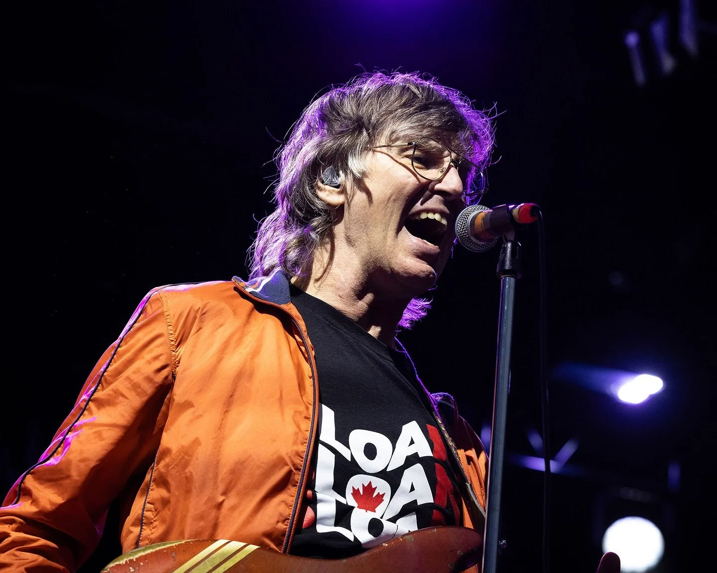Sir Chris Murphy of @sloanmusic rockin&rsquo; thru the rain and making sure every fan got what they came for!