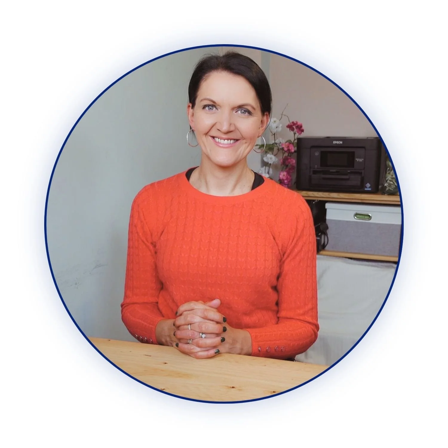 Portrait of Dr Elizabeth Yardley, founder of Degree Doctor and creator of the PhD Survival Guides for qualitative researchers.