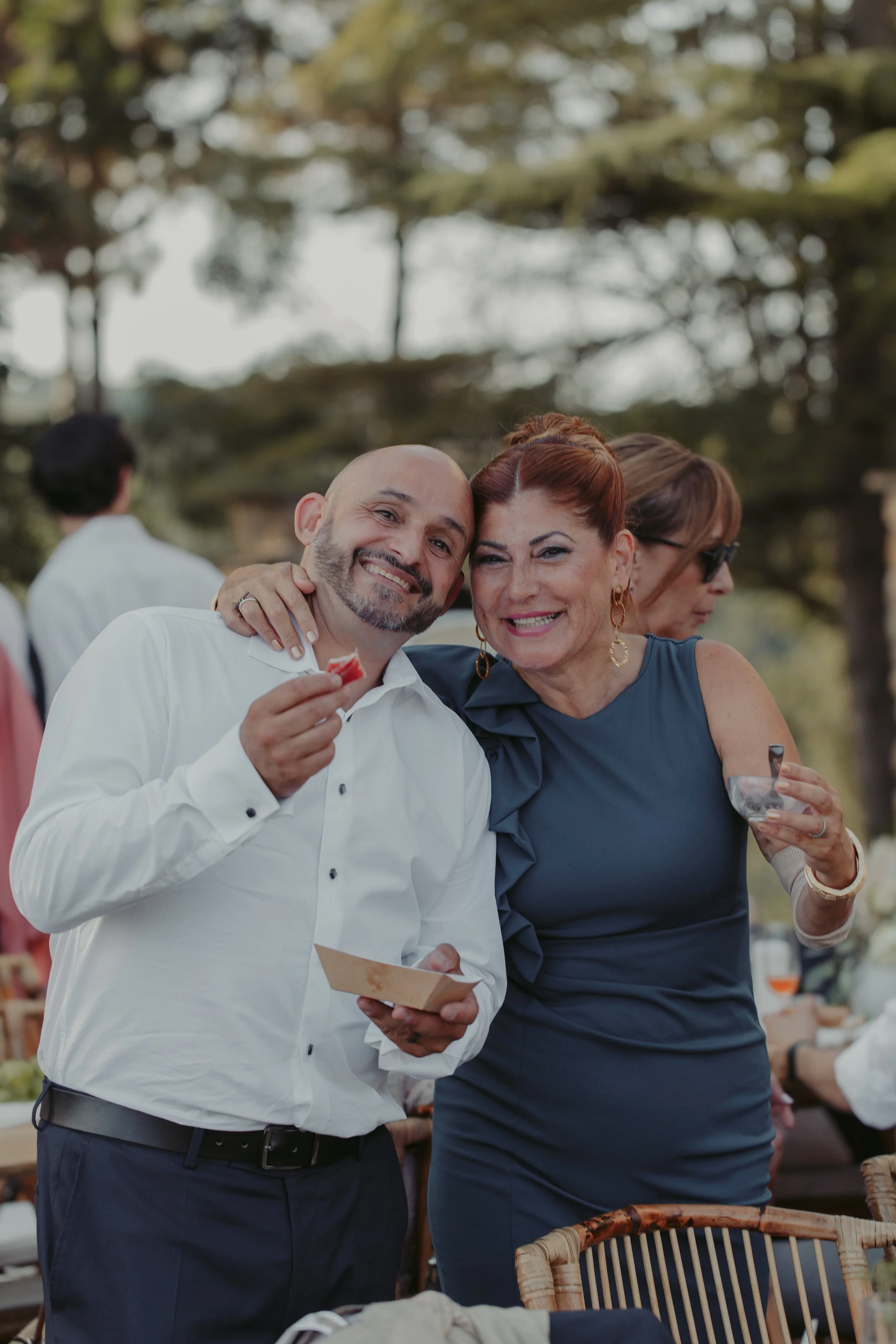 Casament Boda casaments fotografia video servei fotografs osona vic Muntanyola el Dalmau masia Barcelona estudi56 natural estrella damm aqui ara i aixi aesthetic documental autor reportatge nuvi nuvia bosad.net noces vespre aperitiu
