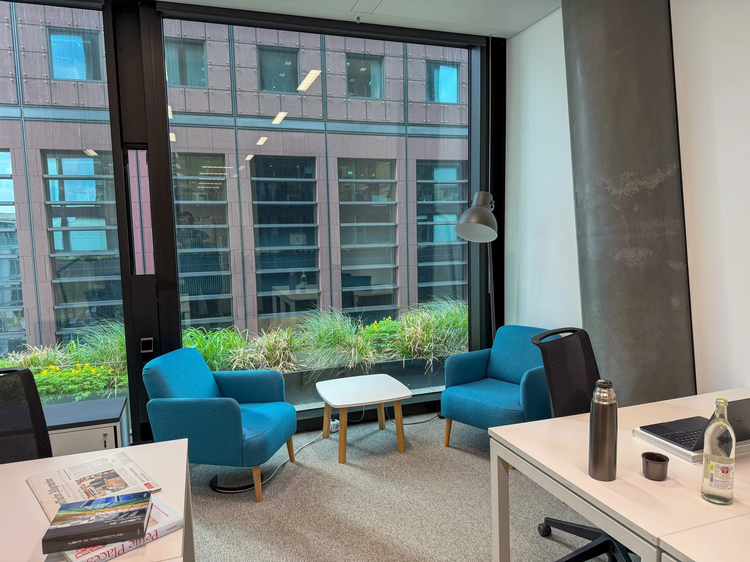 Coaching-Atmosphäre im Omniturm Frankfurt - vertraulicher Gesprächsraum