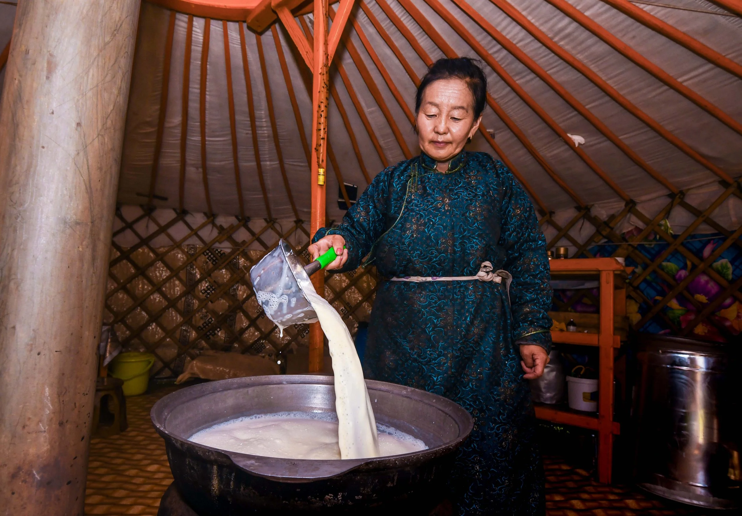 Making Mongolian milk tea