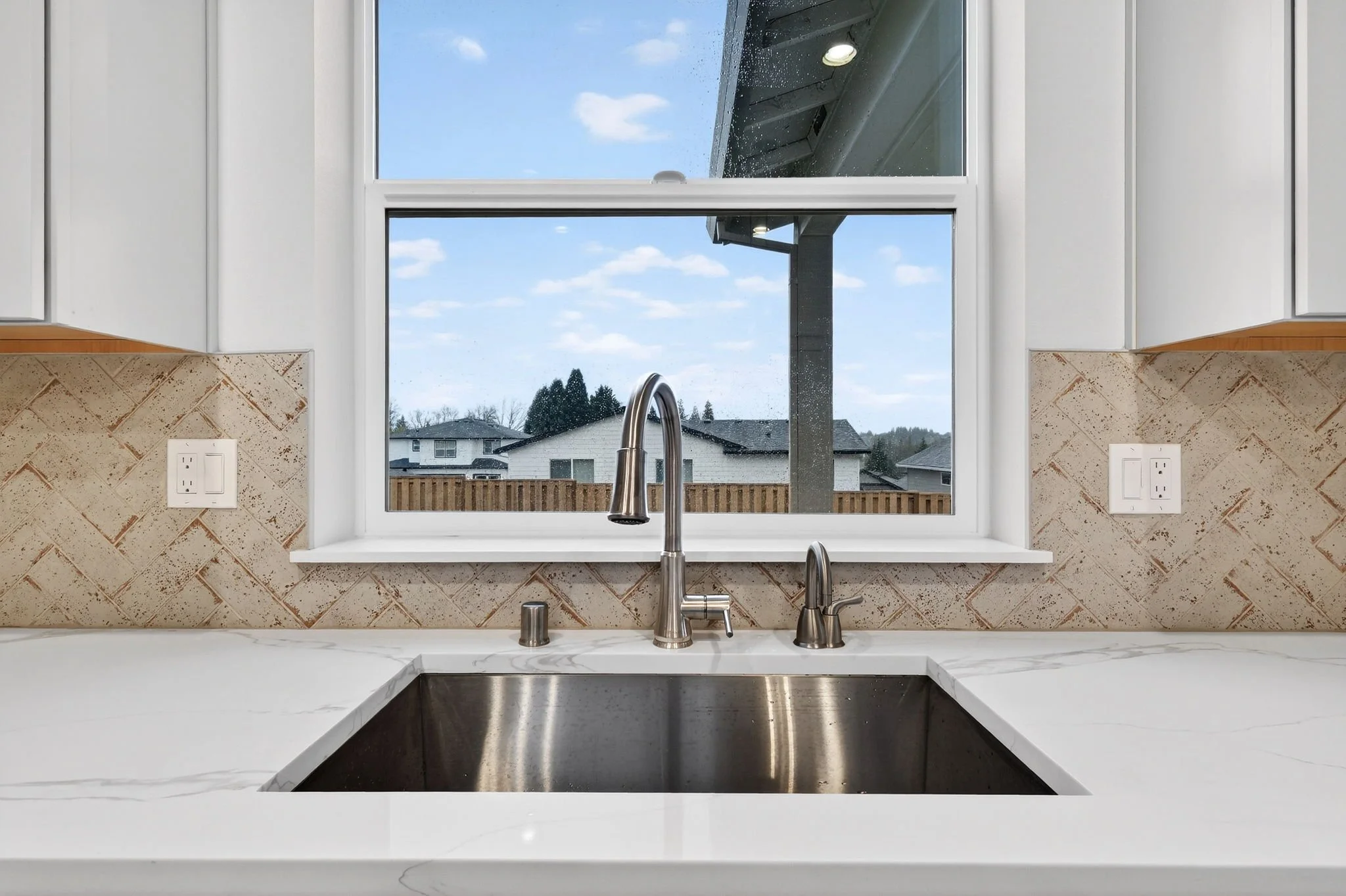 2252 E Otter Lp-23.jpg