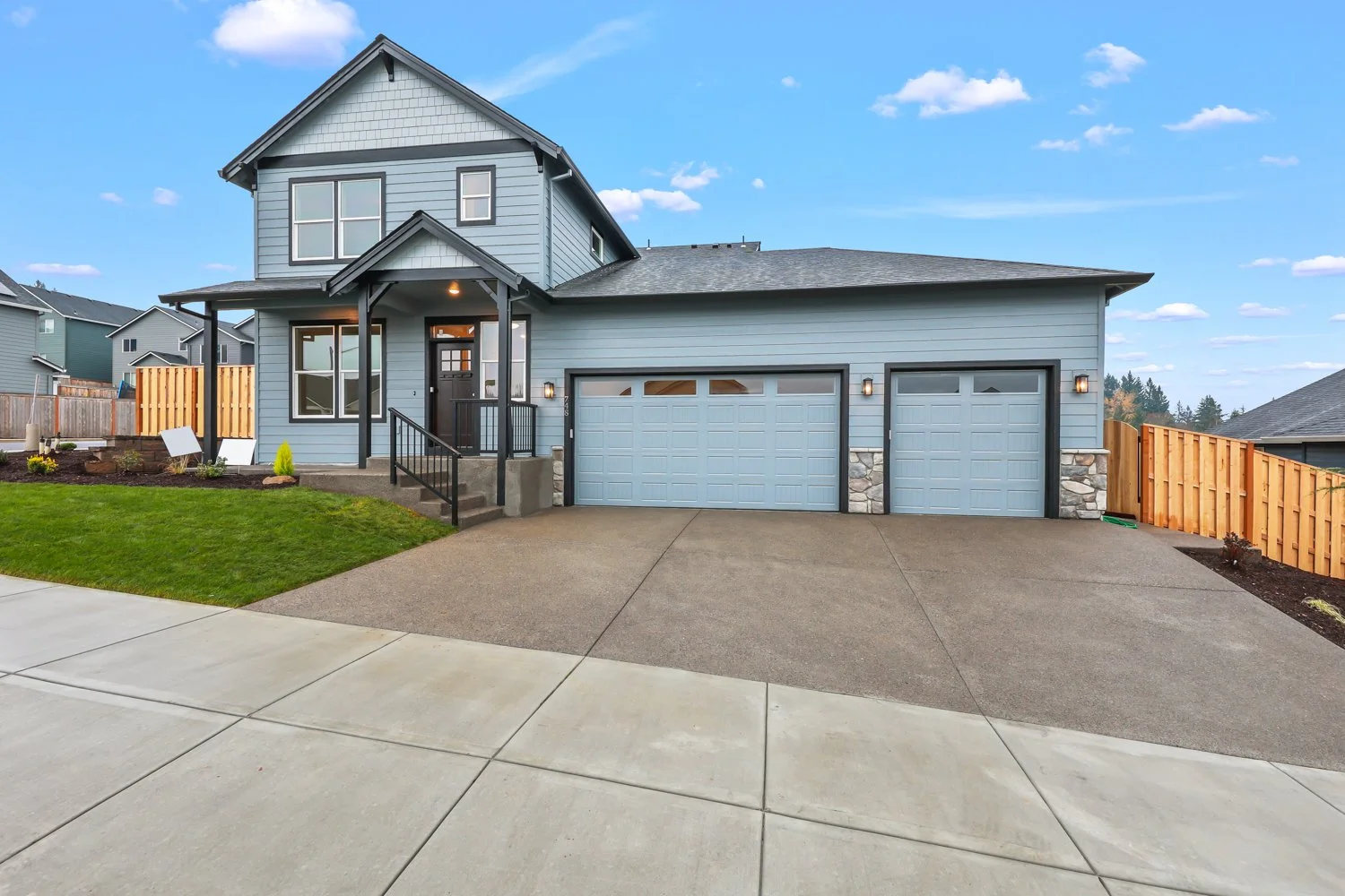 748 NE Pinebreak Dr - WEB-5.JPG