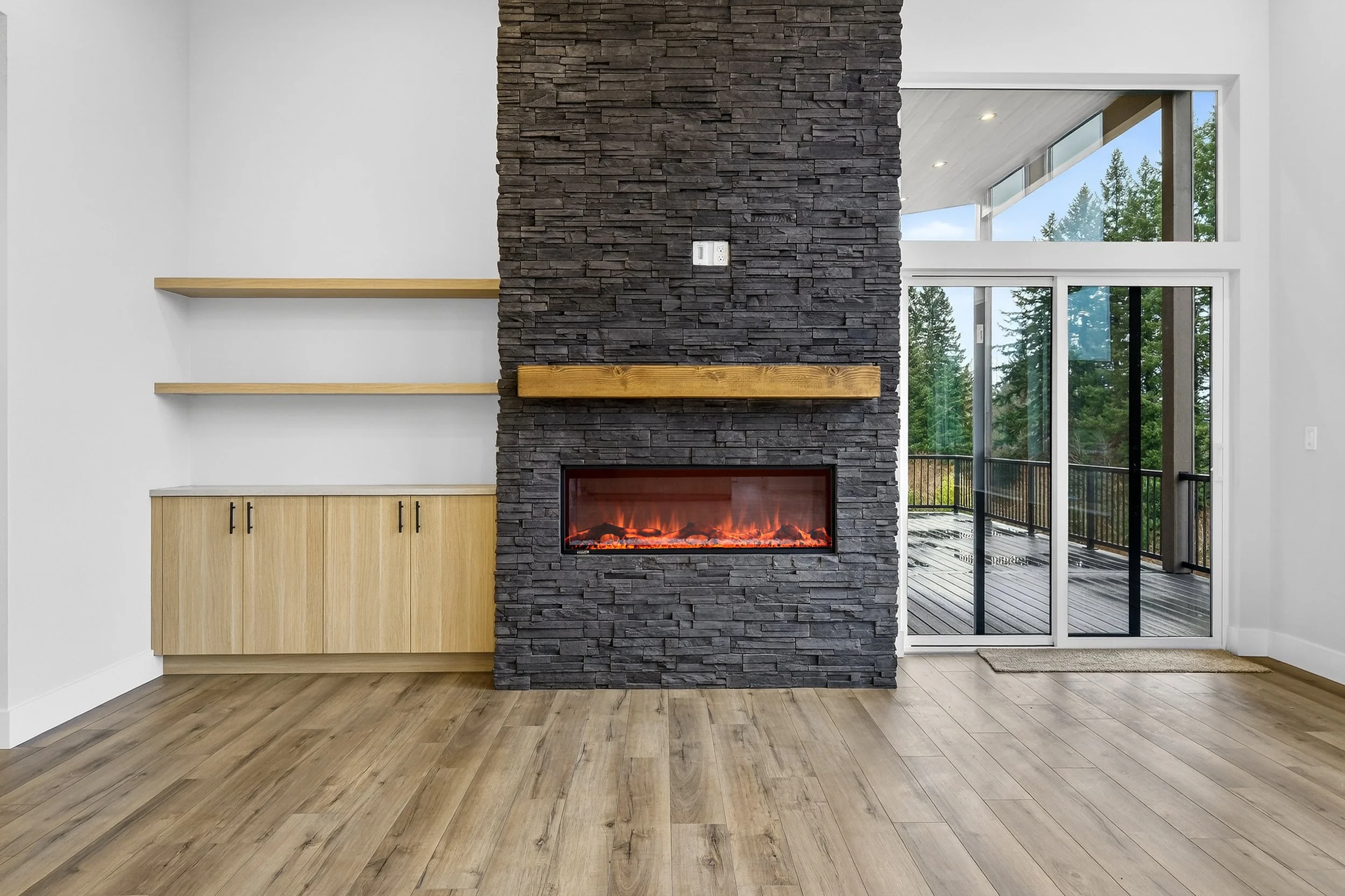 18815 Crooked River St-13.jpg