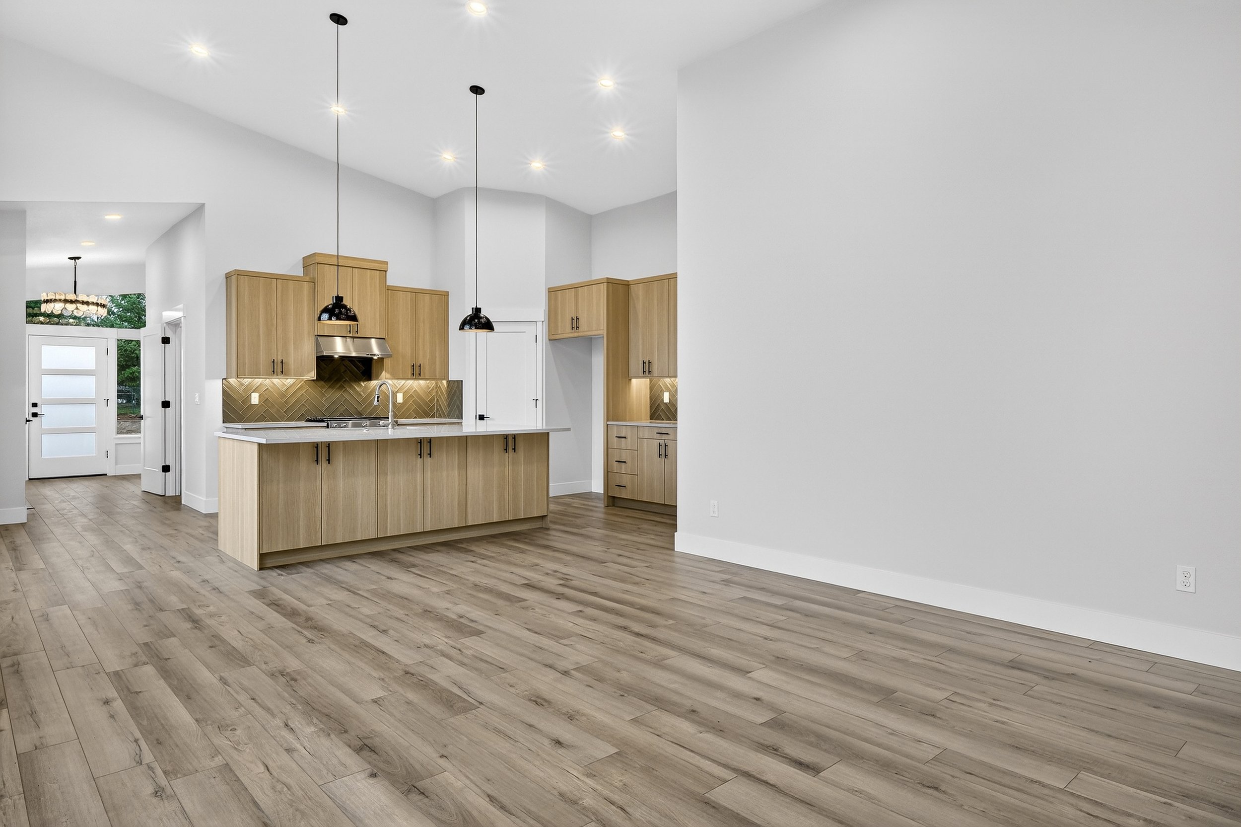 18815 Crooked River St-17.jpg