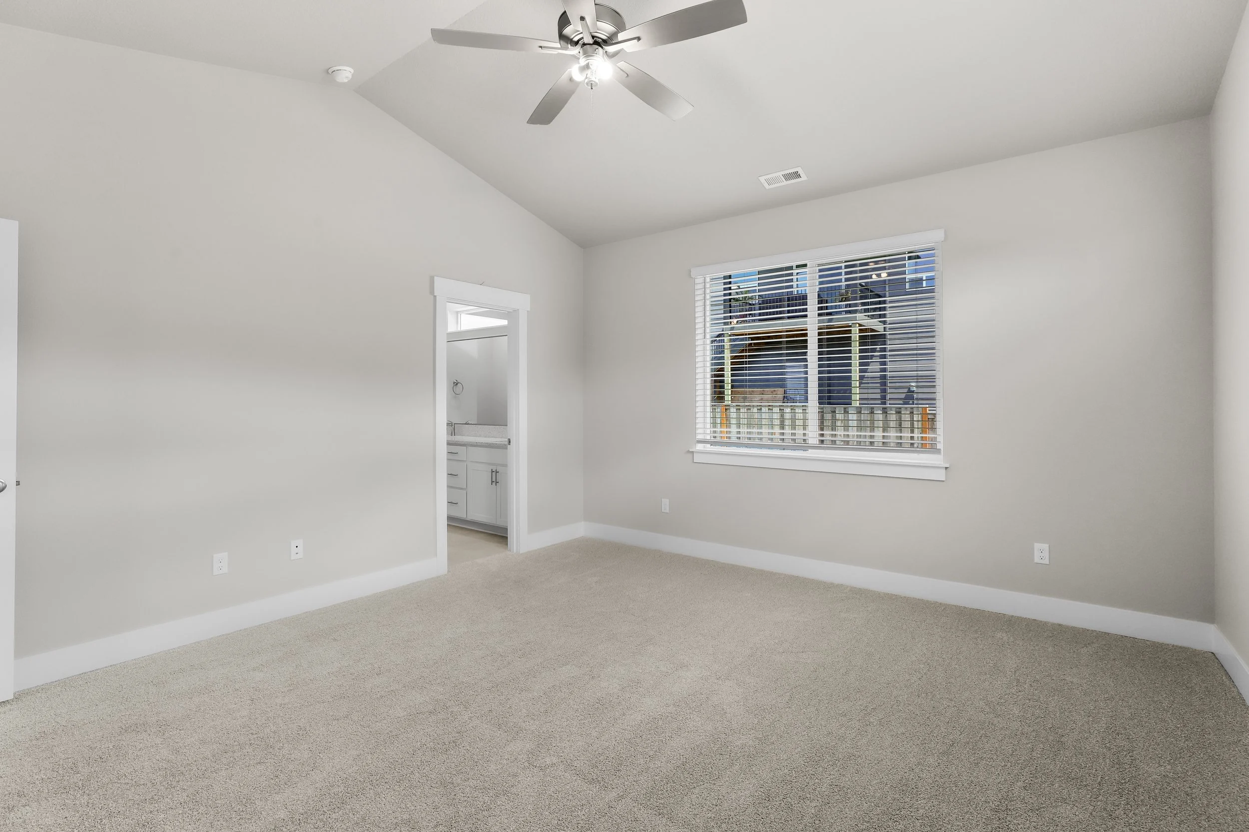 2767 NE Justus Ave-33.jpg