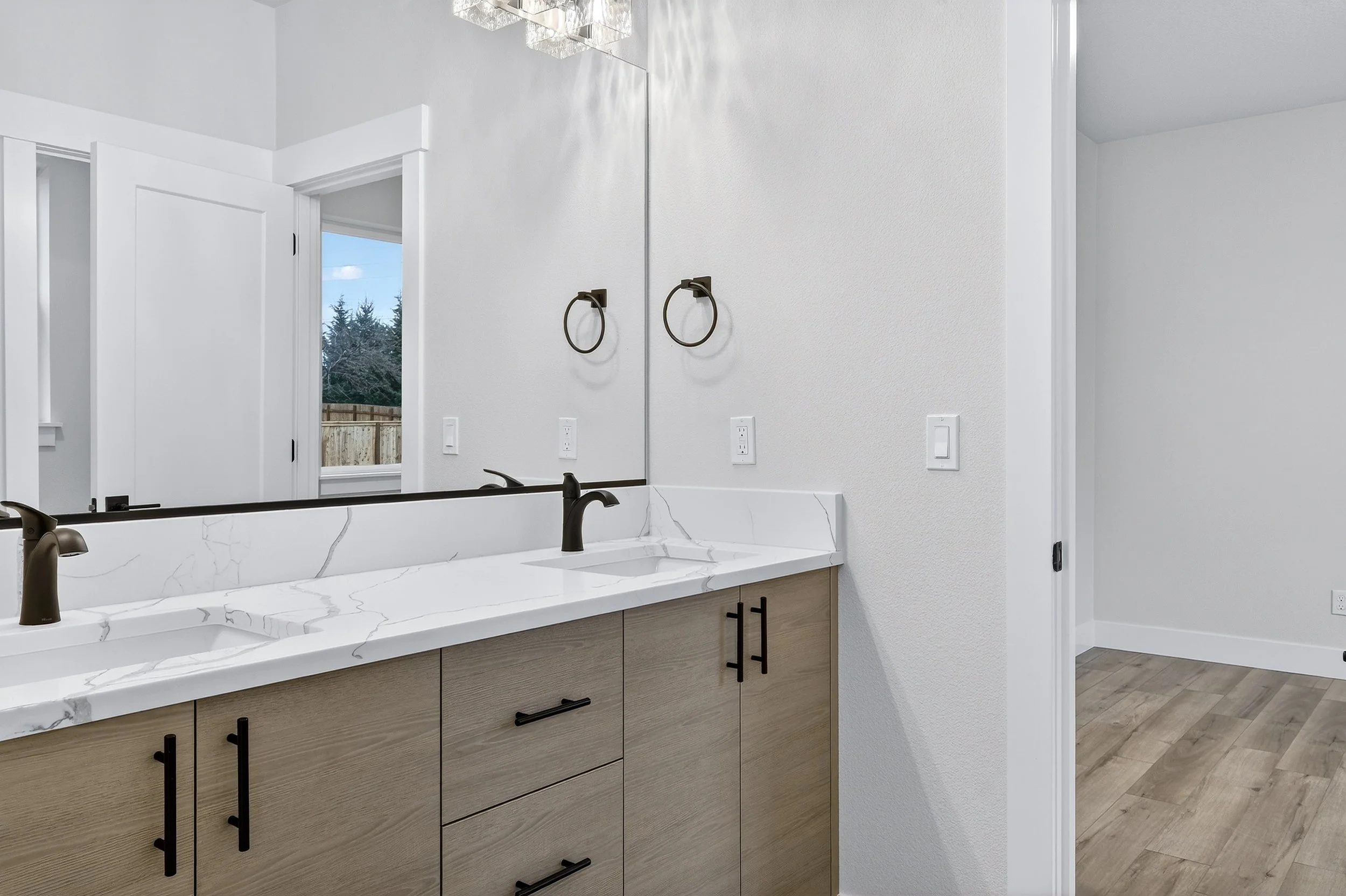 18815 Crooked River St-42.jpg