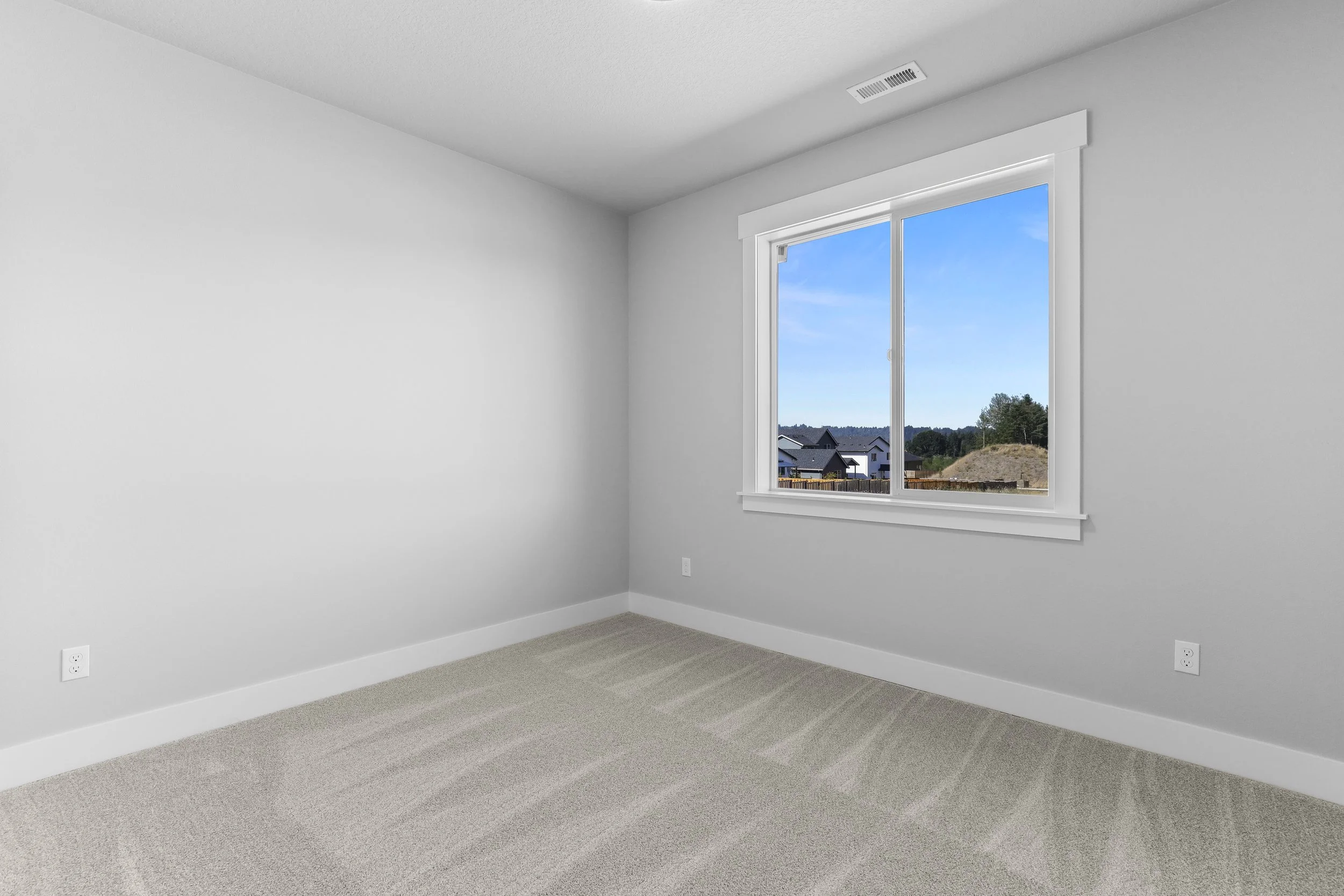 744 NE Trillium Dr-33.jpg