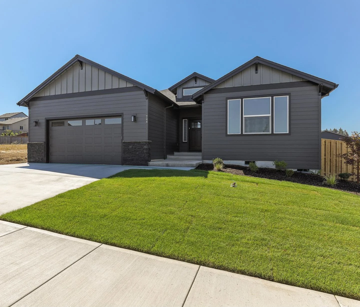 Now available and move-in ready in Dugan Estates!
731 NE Trillium Dr., Estacada, OR
Spacious and beautiful! The Rock Creek 5 is an open, single-level layout with 2,252 SQ. FT. 3 bedrooms + den, 2 bathrooms, large utility/laundry room 2-car garage +