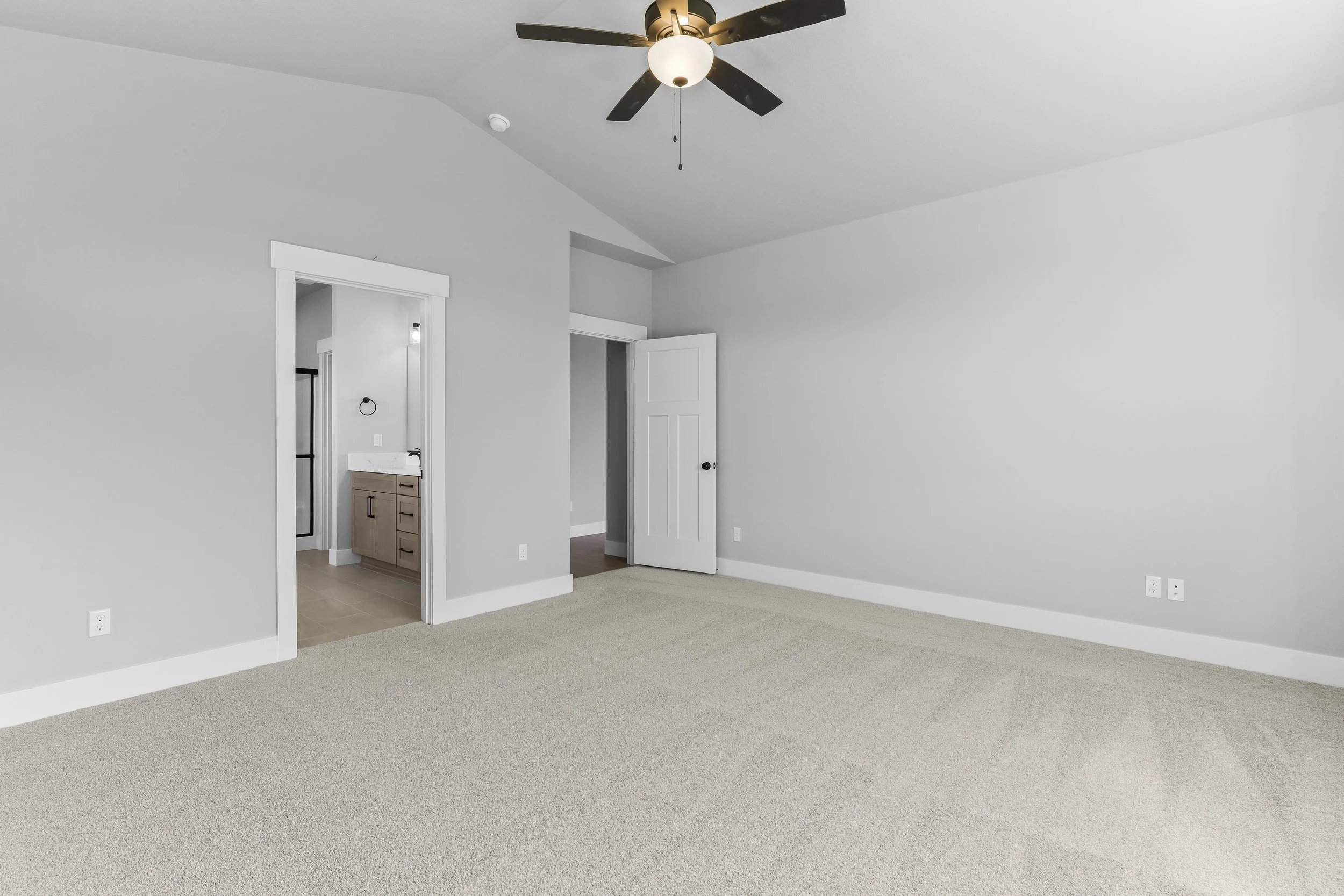 744 NE Trillium Dr-40.jpg