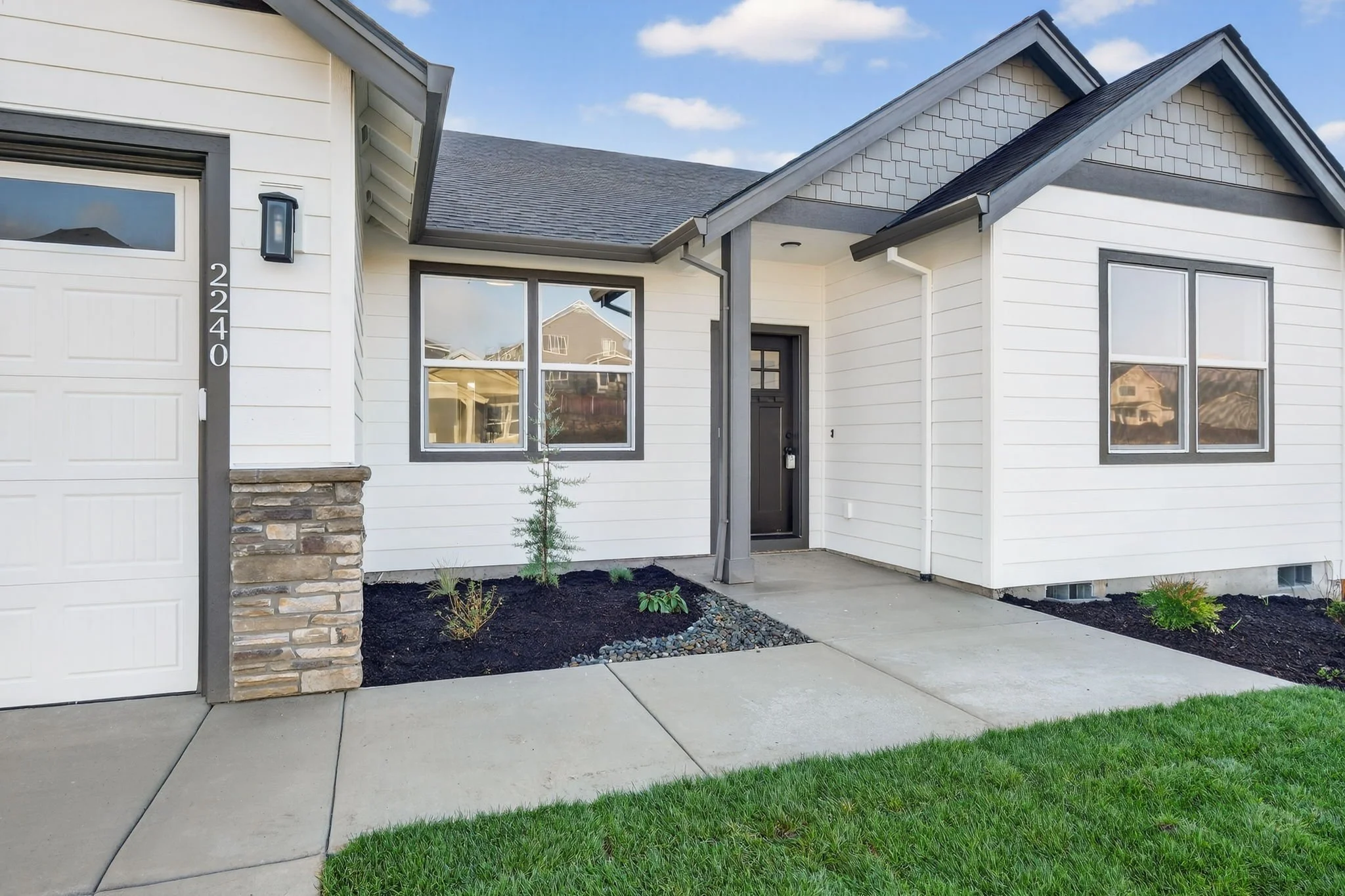 2240 E Otter Lp-5.jpg